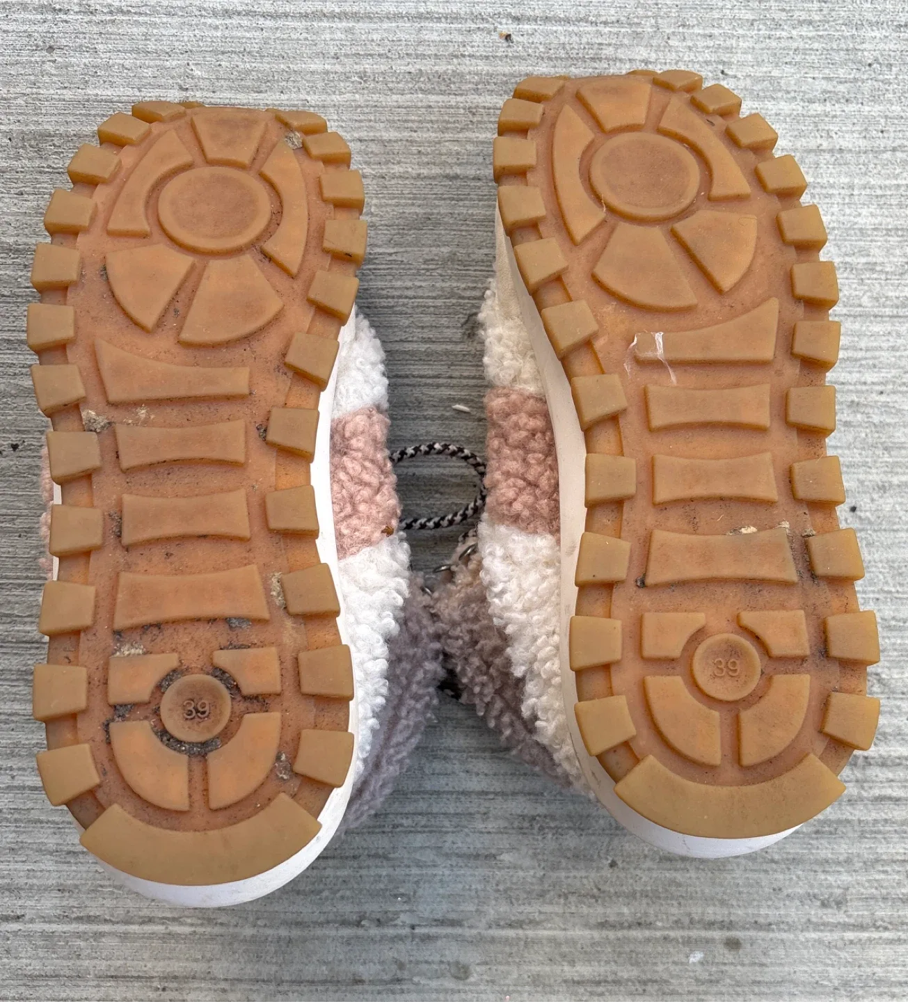 H&M Sherpa Boots - Size 8 image indicator(4)