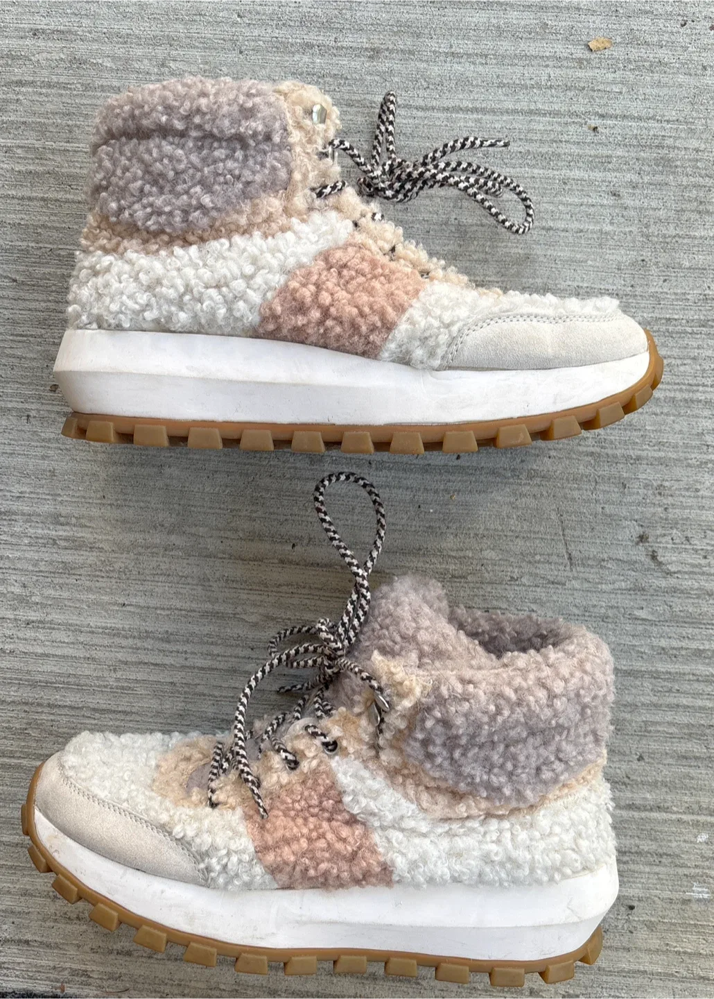 H&M Sherpa Boots - Size 8 image indicator(2)