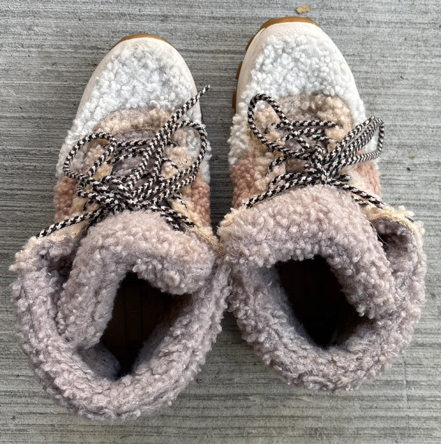 H&M Sherpa Boots - Size 8 image indicator(3)