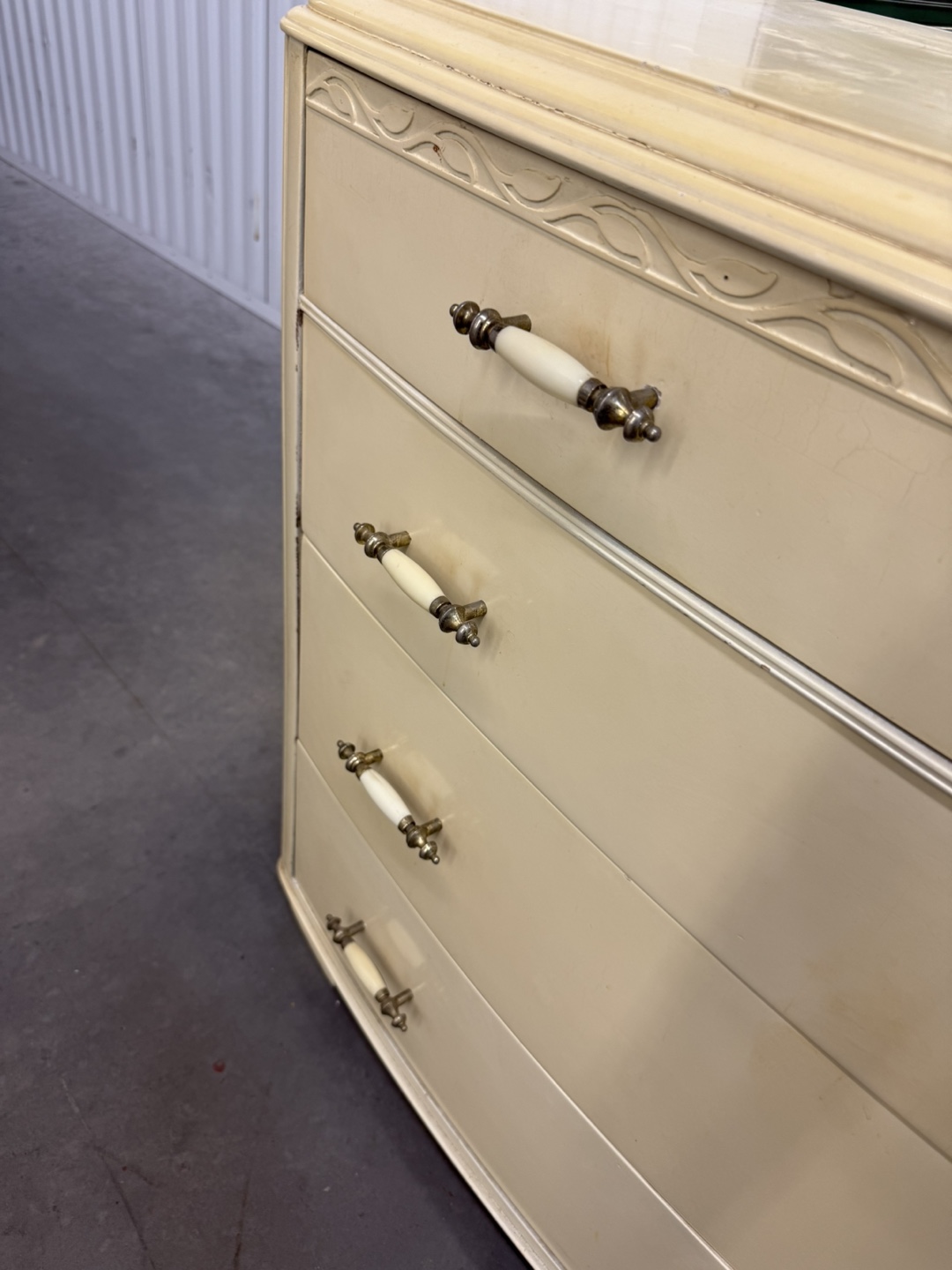 Vintage 4-Drawer Dresser - photo 4