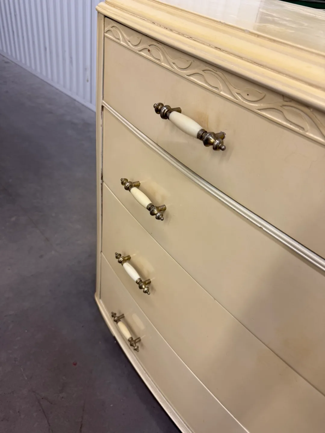 Vintage 4-Drawer Dresser image indicator(4)