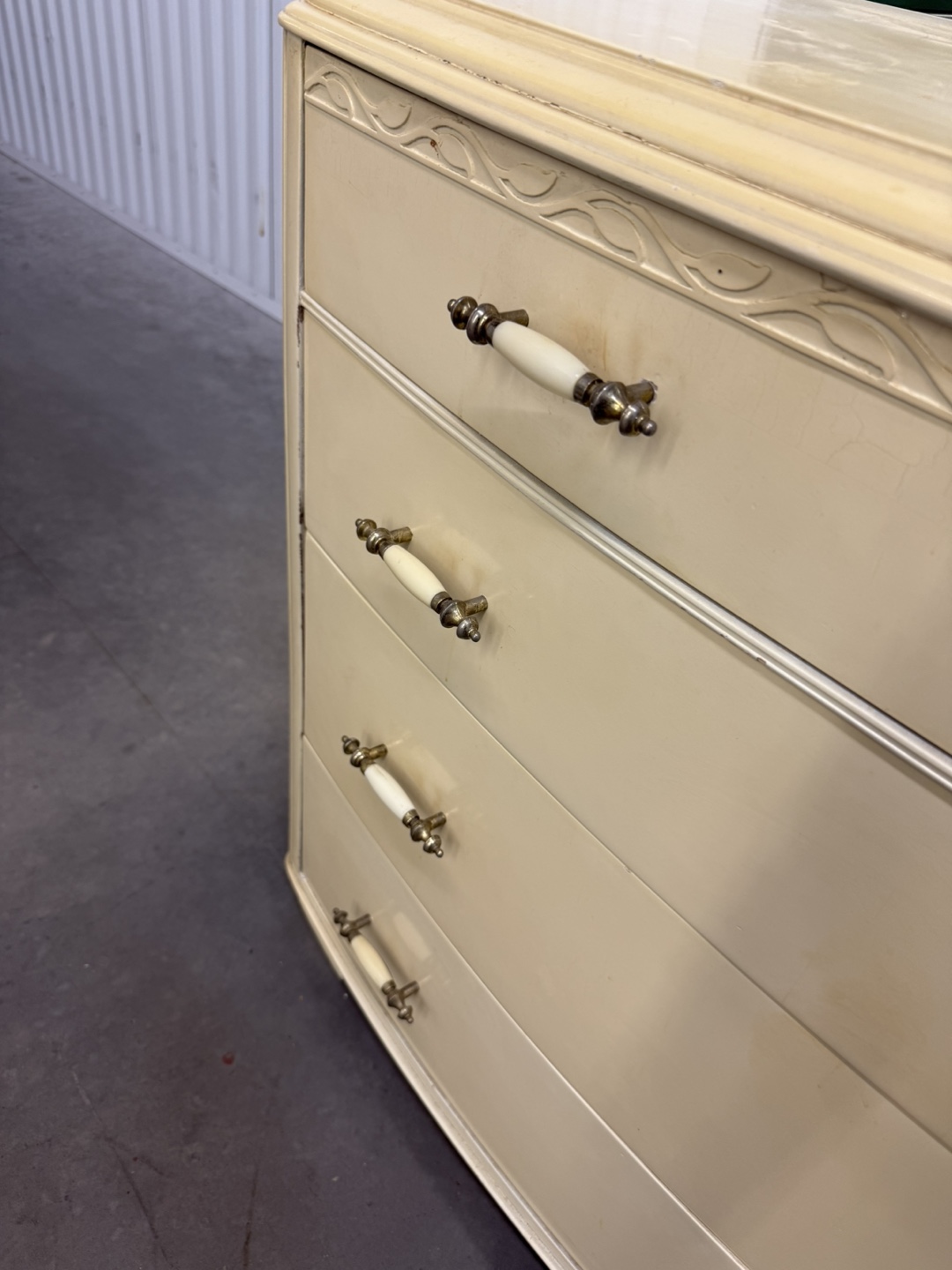 Vintage 4-Drawer Dresser - photo 5