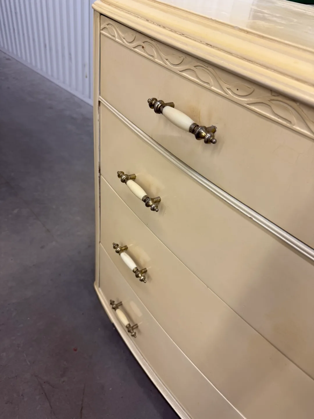 Vintage 4-Drawer Dresser image indicator(5)