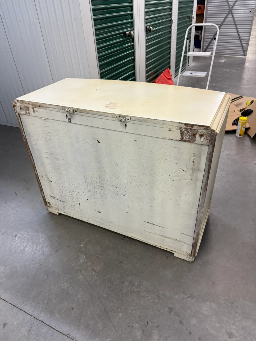 Vintage 4-Drawer Dresser image indicator(6)