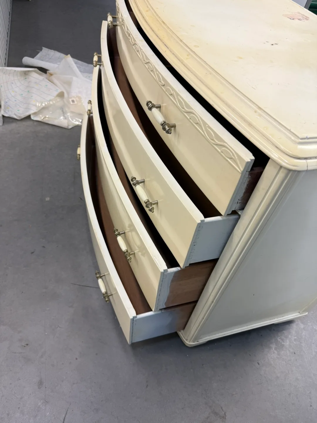 Vintage 4-Drawer Dresser image indicator(8)