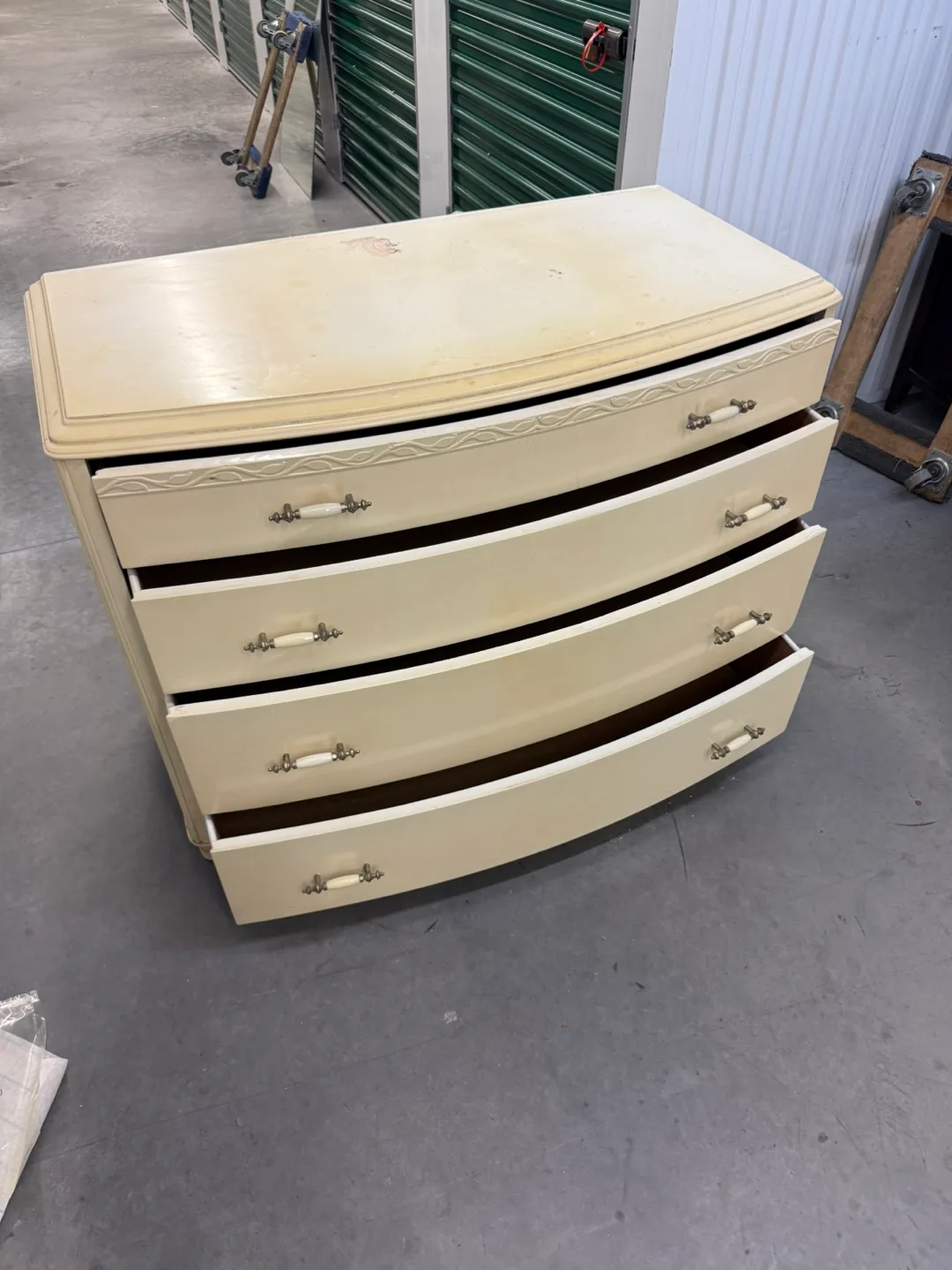 Vintage 4-Drawer Dresser image indicator(7)