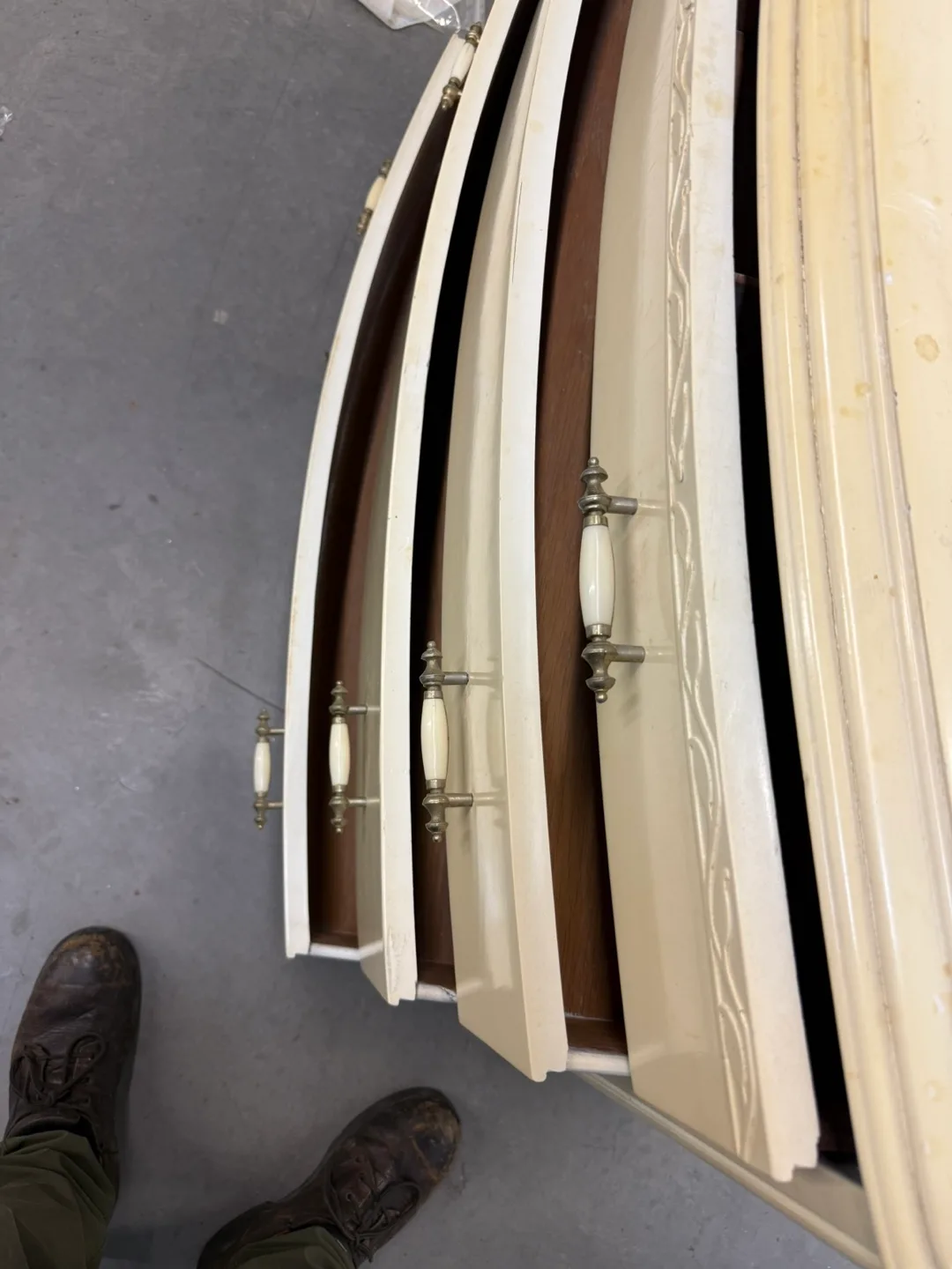 Vintage 4-Drawer Dresser image indicator(9)