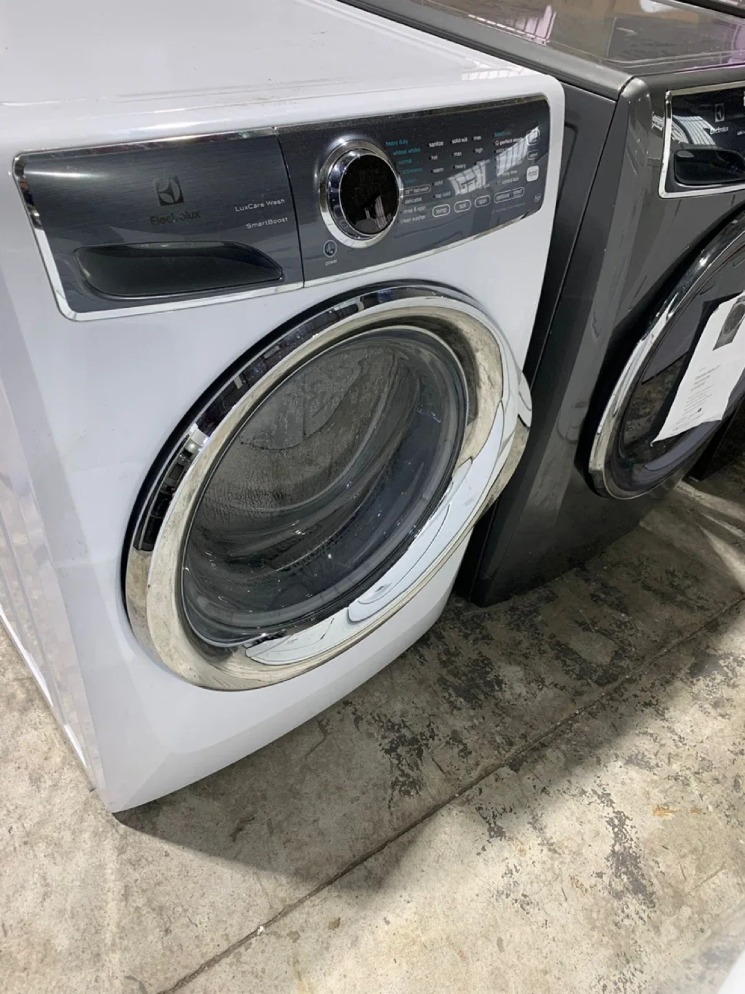 Electrolux 27 inch washer sale!!! thumbnail