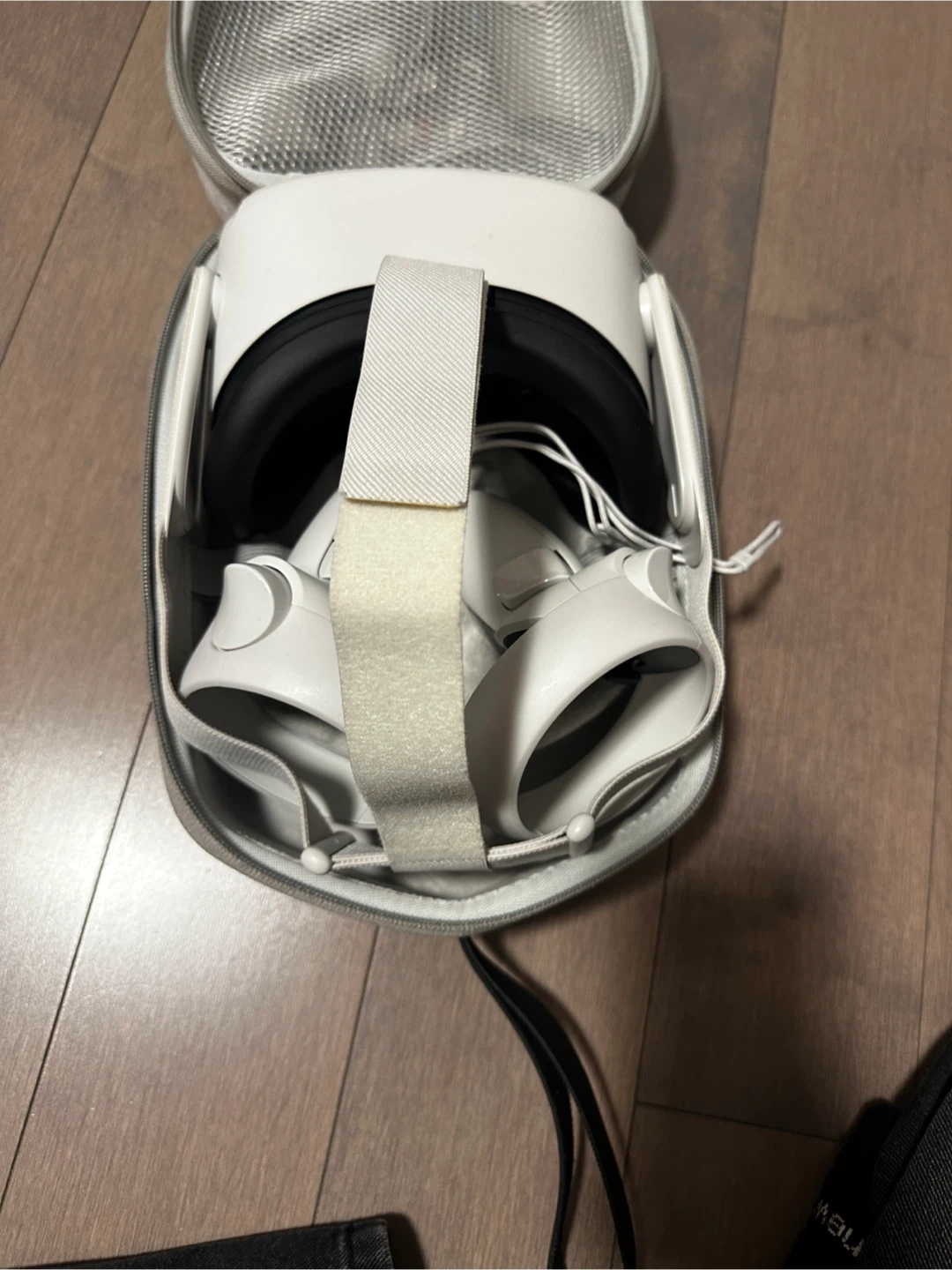 Meta Quest 2 With Case 128GB - photo 3