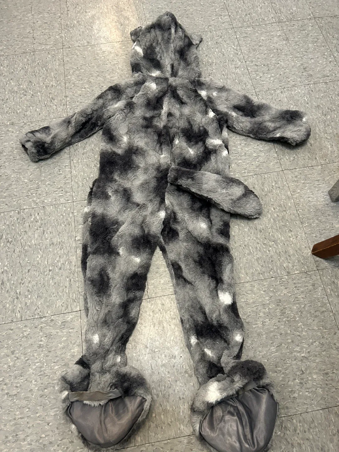 Wolf Onesie Costume kids size image indicator(3)