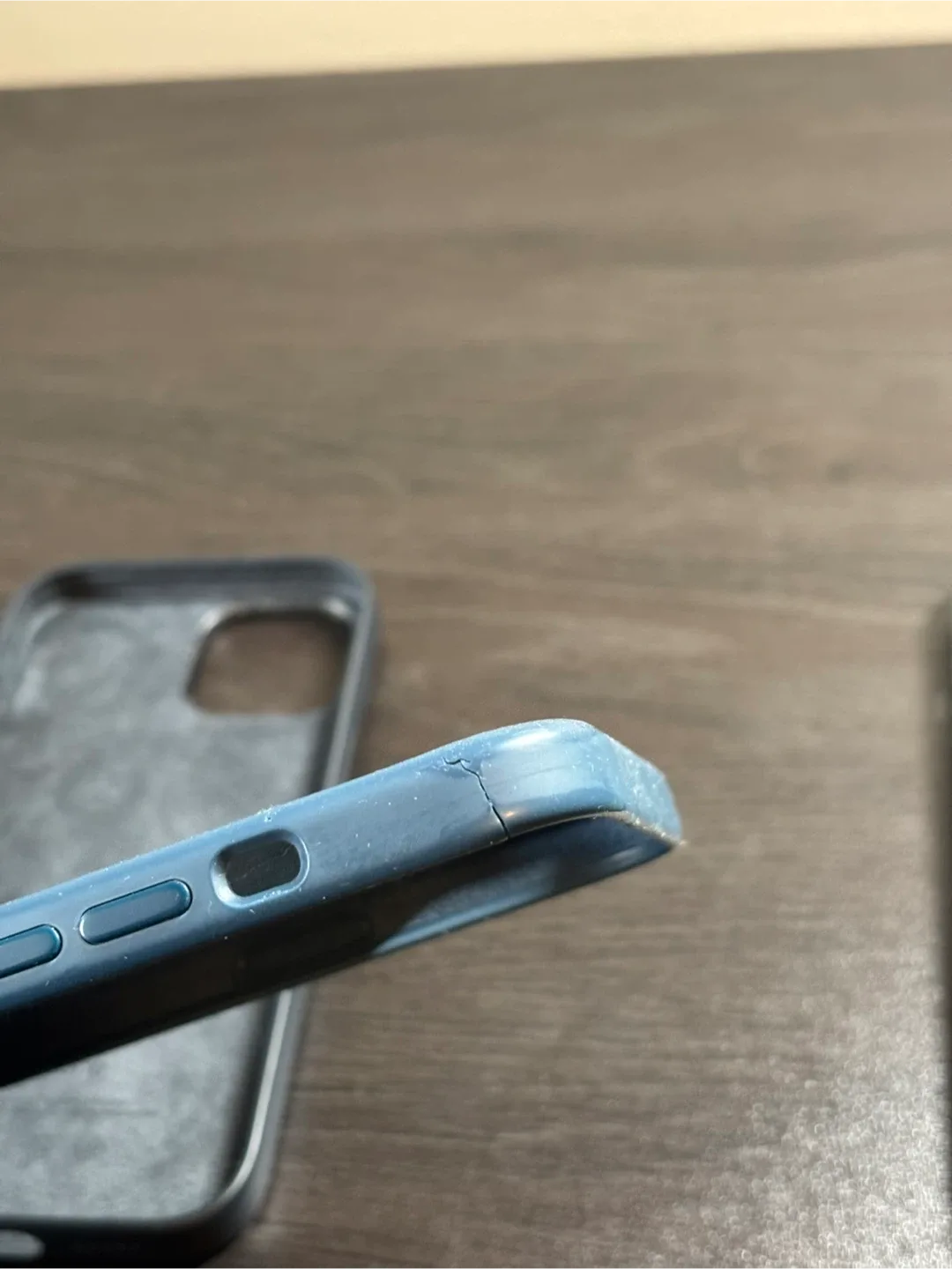 iPhone 15 Apple silicone case 3 image indicator(4)