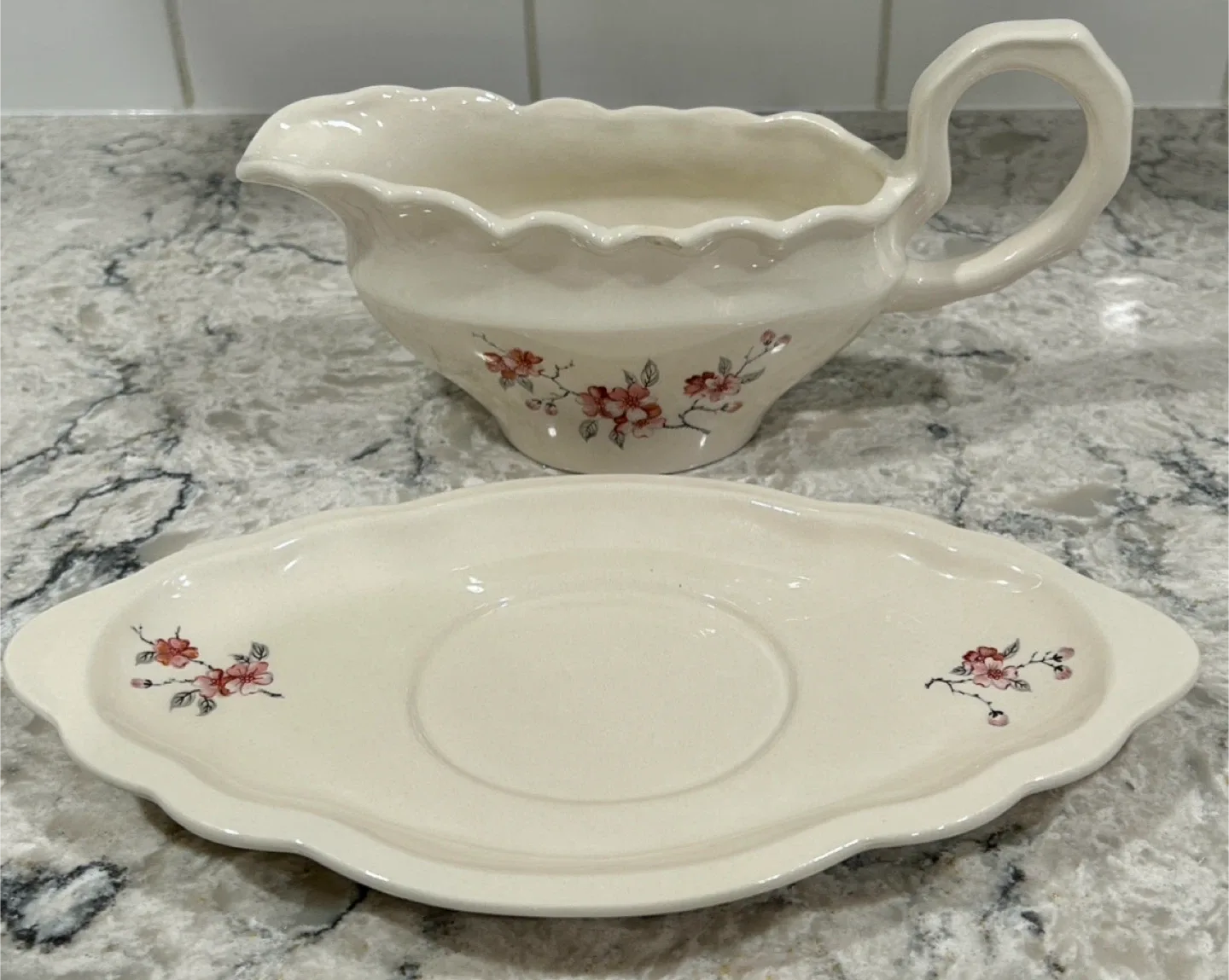 Vintage Gravy Boat with Detachable Underplate image indicator(2)