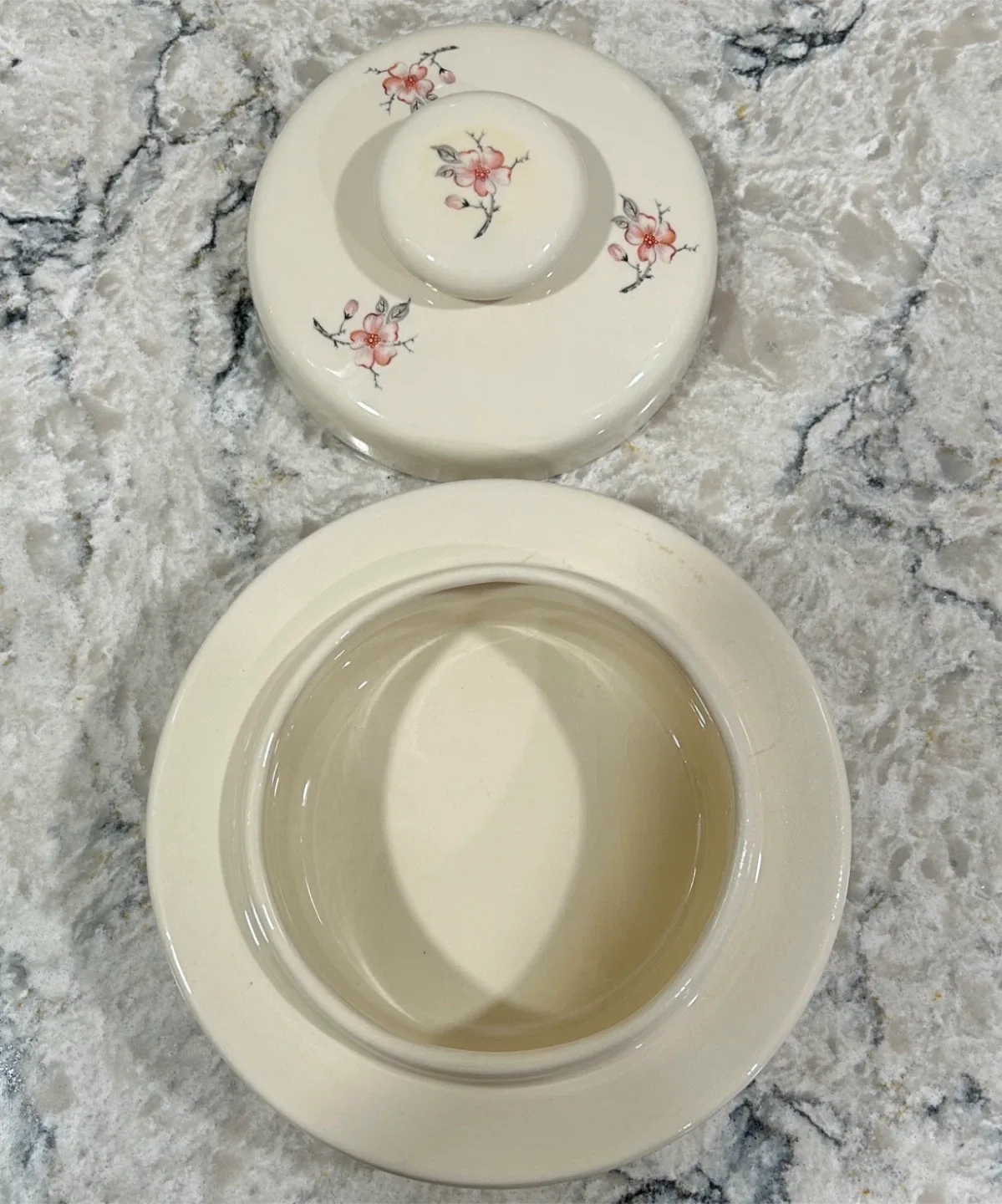 Vintage Ceramic Jar with Lid image indicator(2)