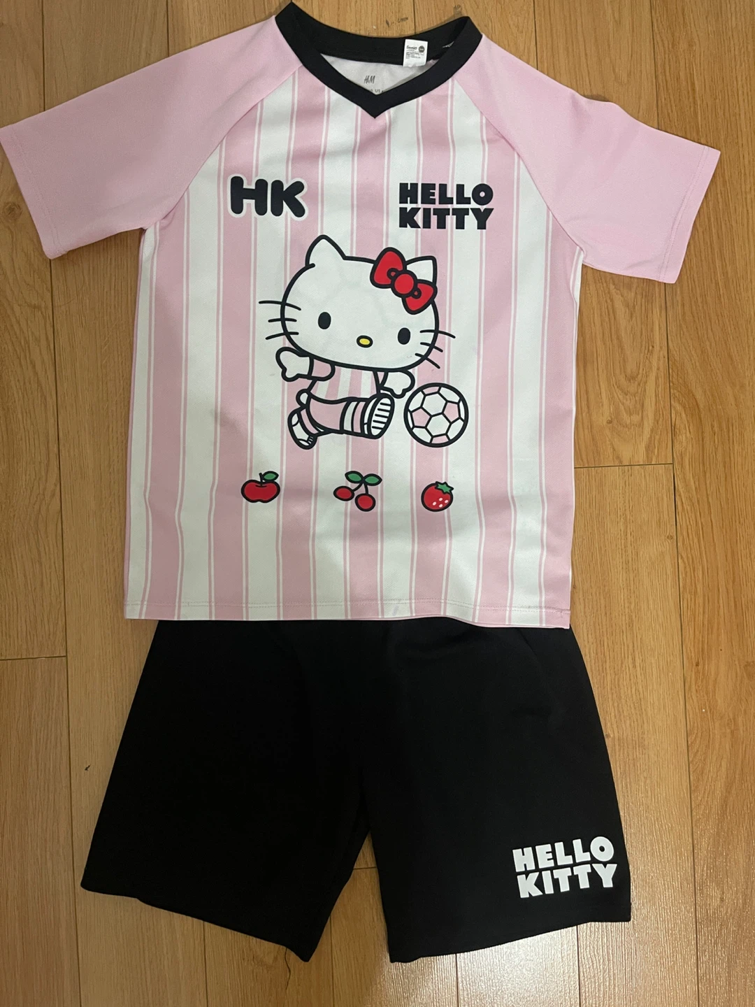 Size 8-10 Hello kitty Jersey soccer set