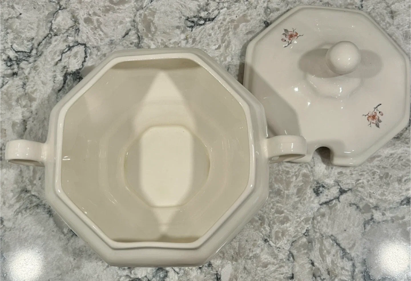 Vintage Lidded Soup Tureen with Floral Design image indicator(3)