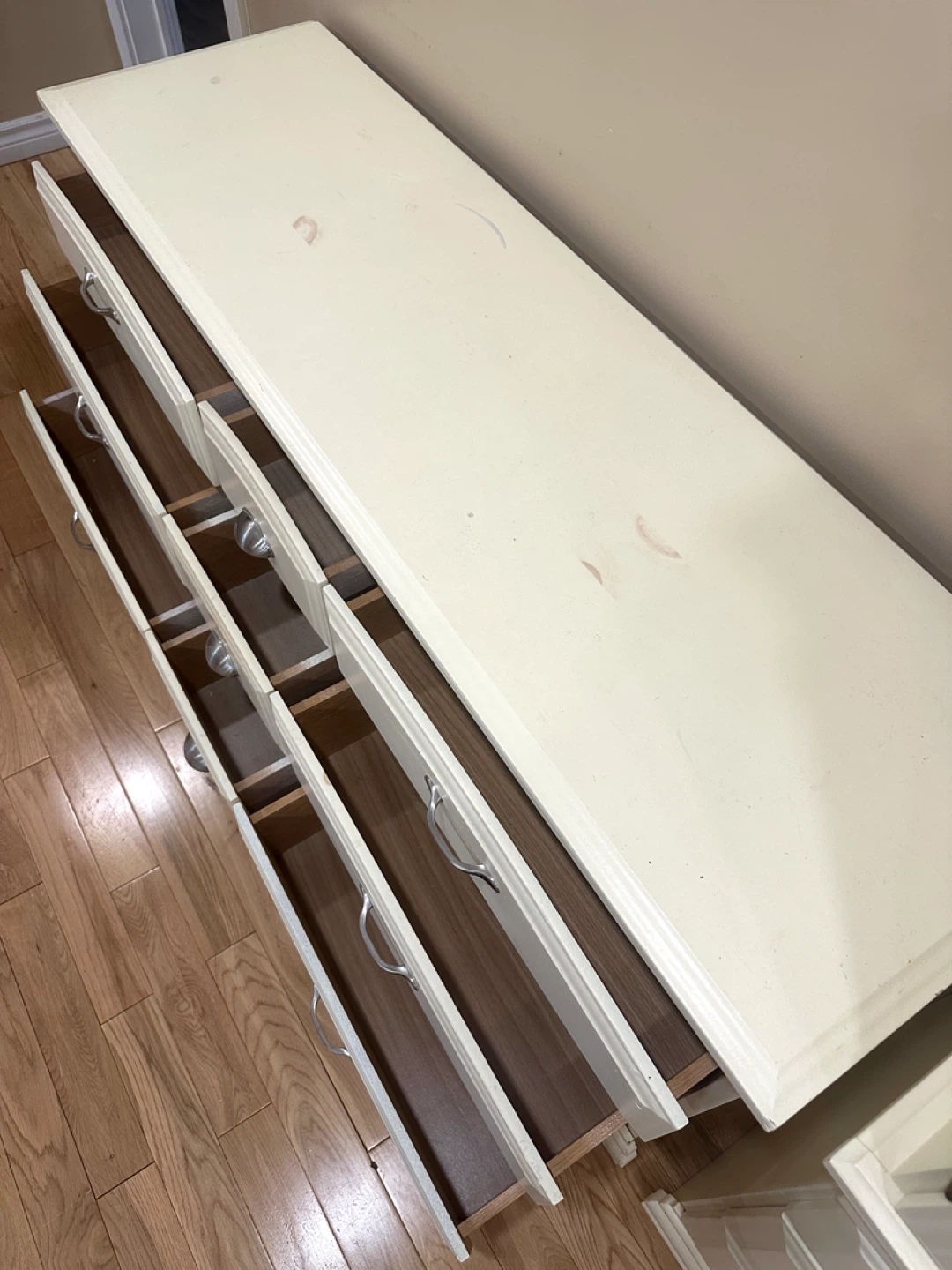 Beautiful White 9-Drawer Dresser (CAN DELIVER) - photo 4