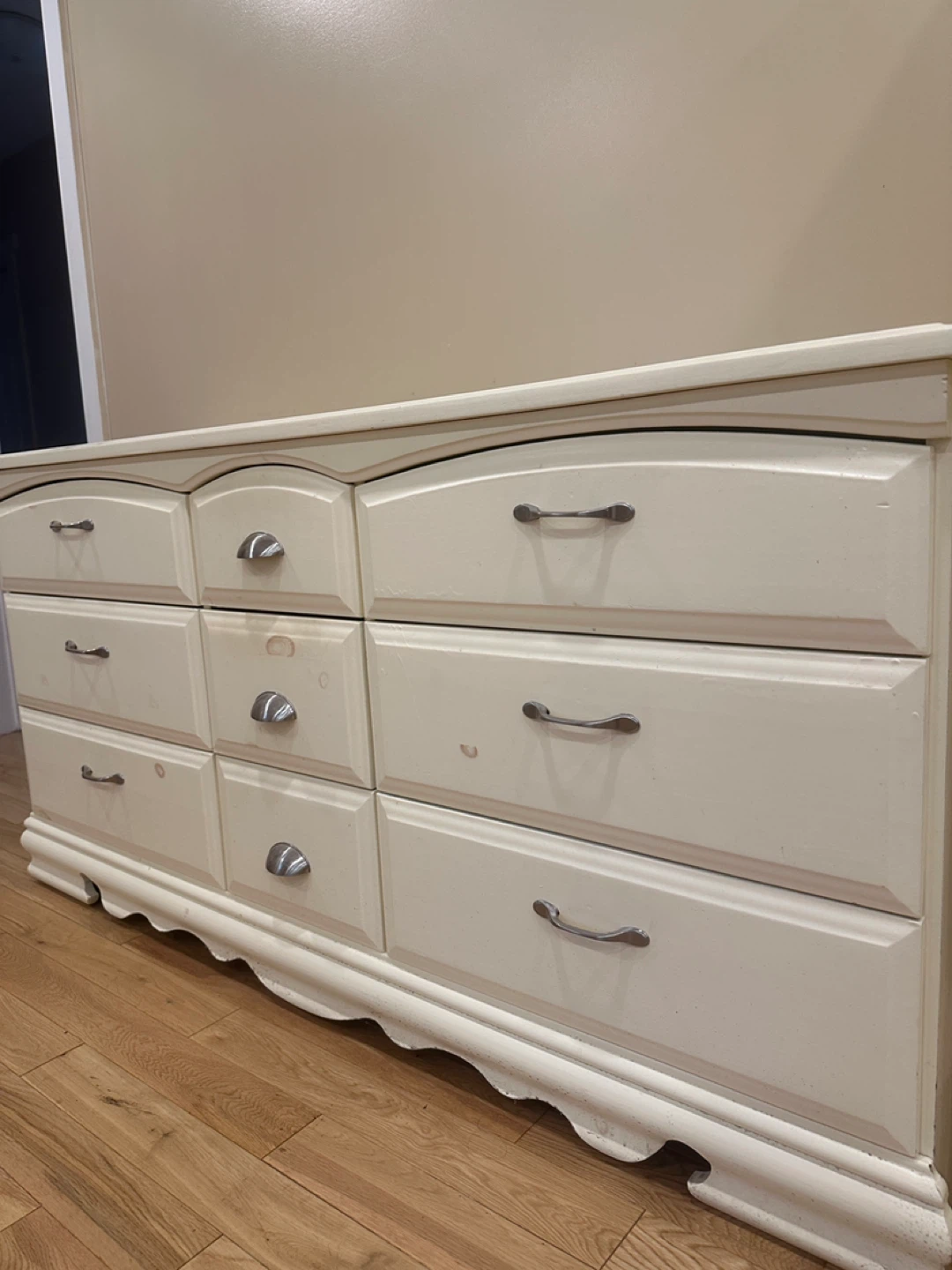 Beautiful White 9-Drawer Dresser (CAN DELIVER) - photo 2