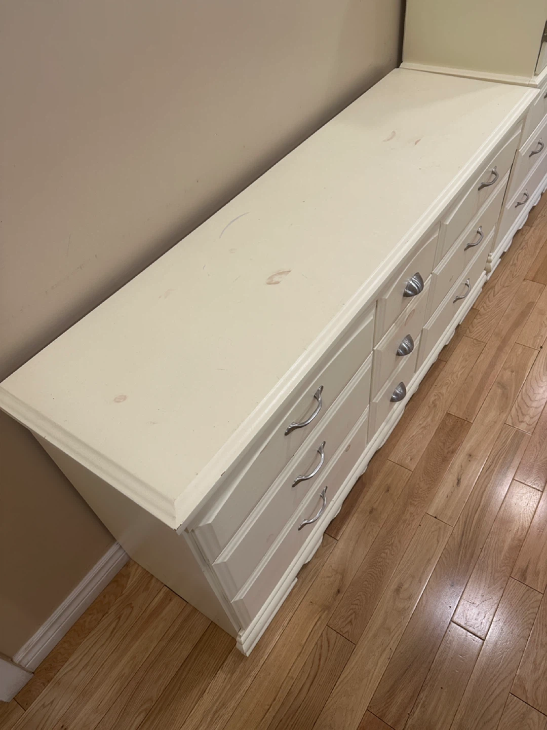 Beautiful White 9-Drawer Dresser (CAN DELIVER) - photo 3