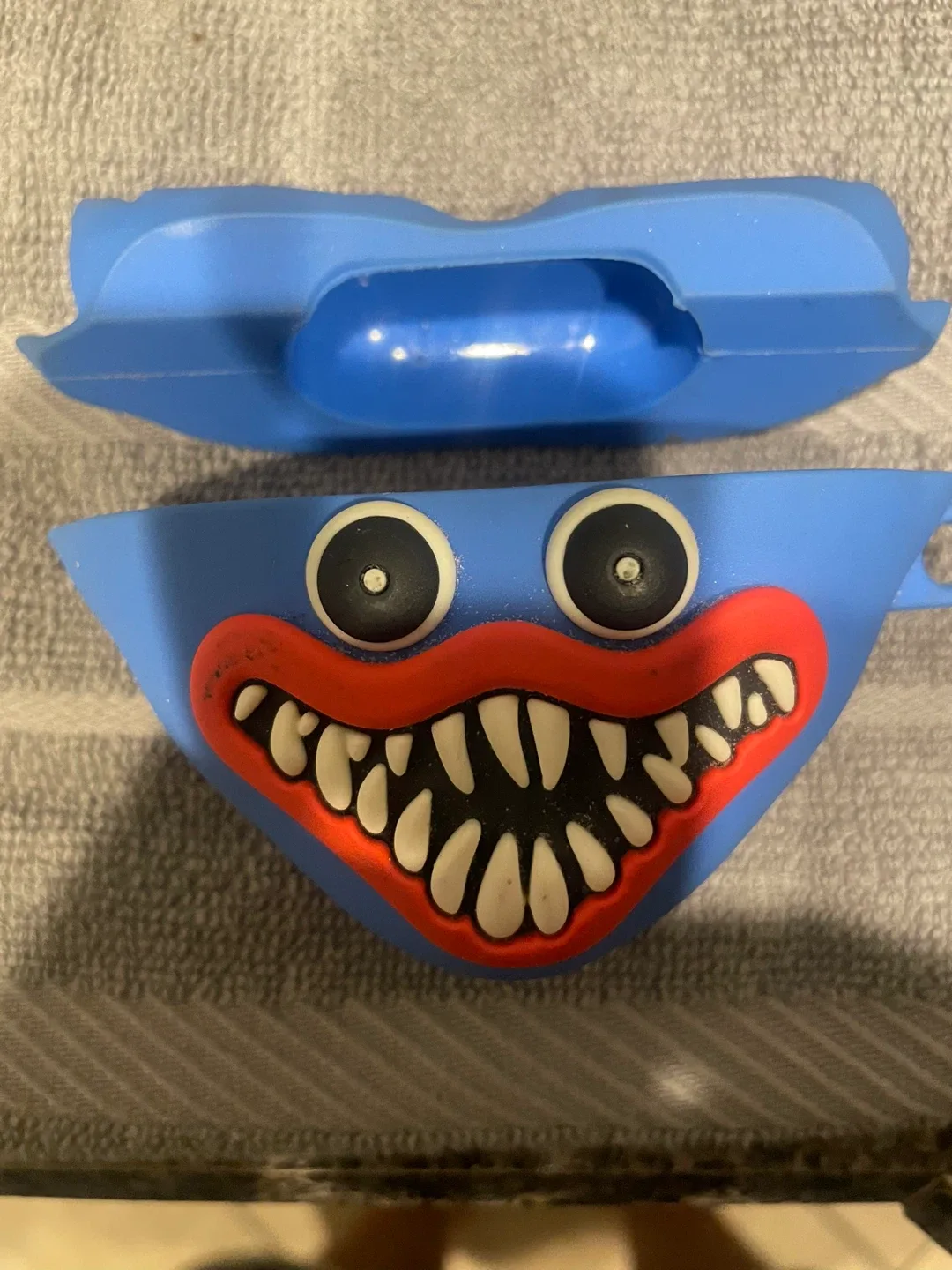 AirPods Cases: Huggy Wuggy, Oreo, Reese's, Friends image indicator(3)