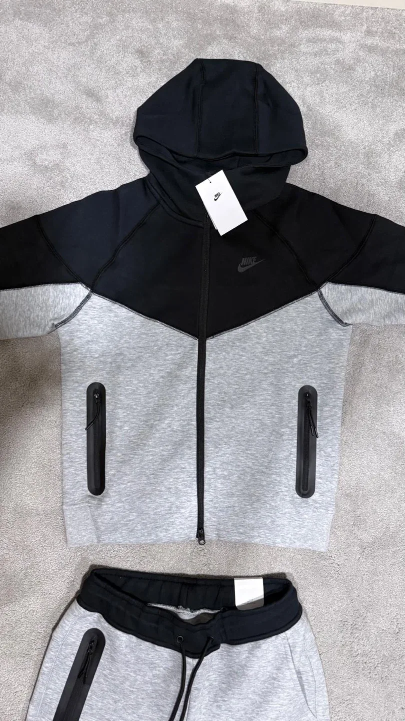 Nike Tech Fleece Grey/Black Tracksuit image indicator(2)