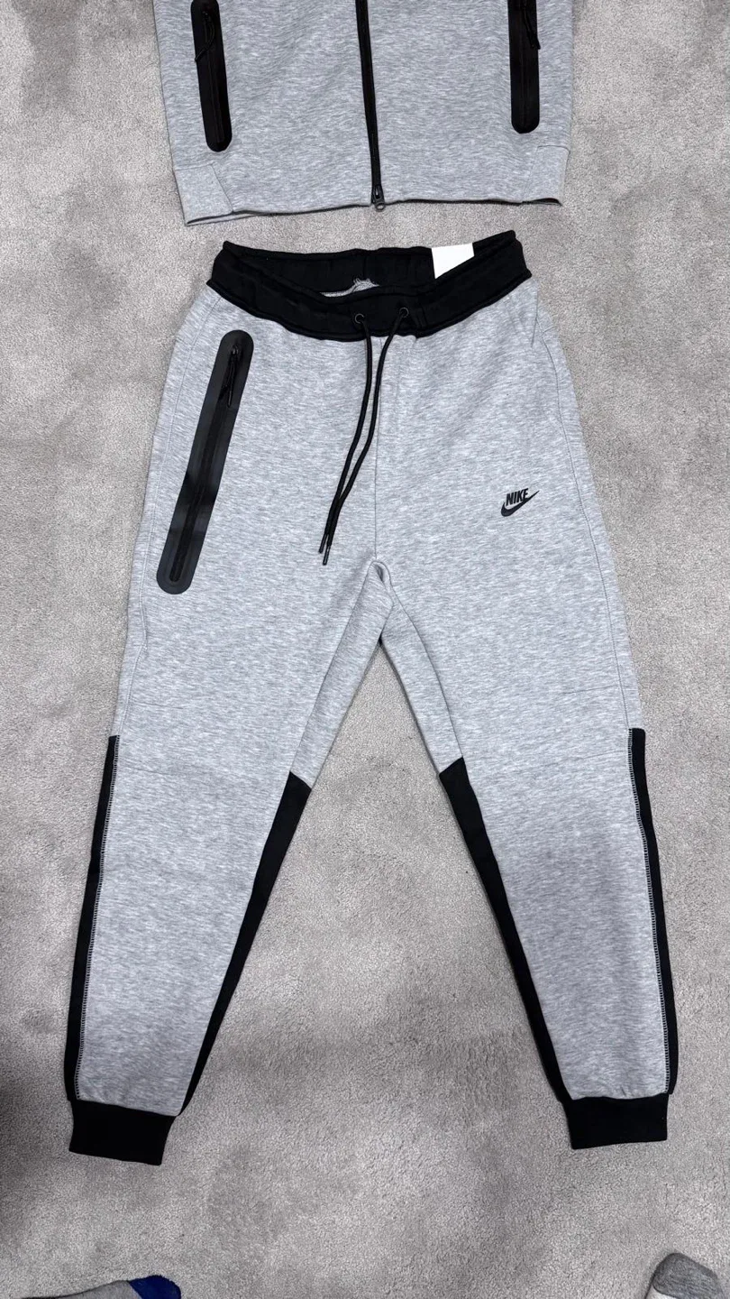 Nike Tech Fleece Grey/Black Tracksuit image indicator(3)