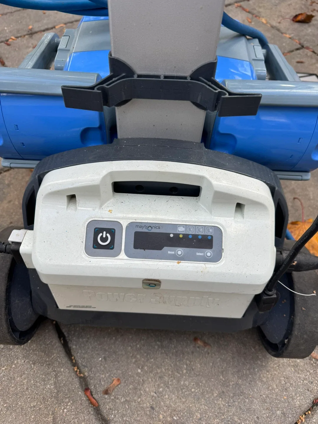 Dolphin Supreme M4 Pool Cleaner image indicator(3)