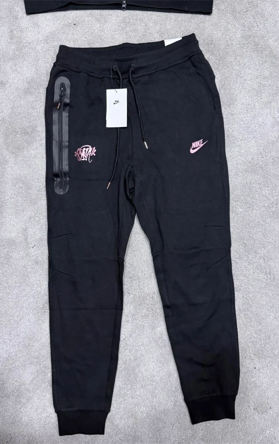Nike Tech Fleece syna world-limited edition. image indicator(2)