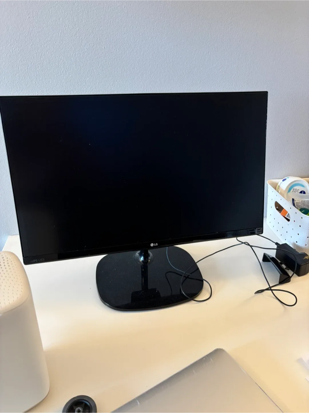 LG Monitor - Black thumbnail