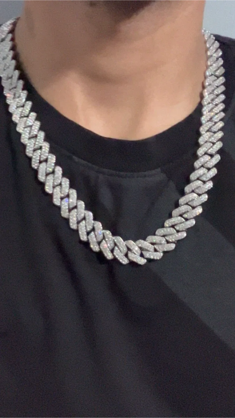 Cuban Link Chain Necklace image indicator(2)