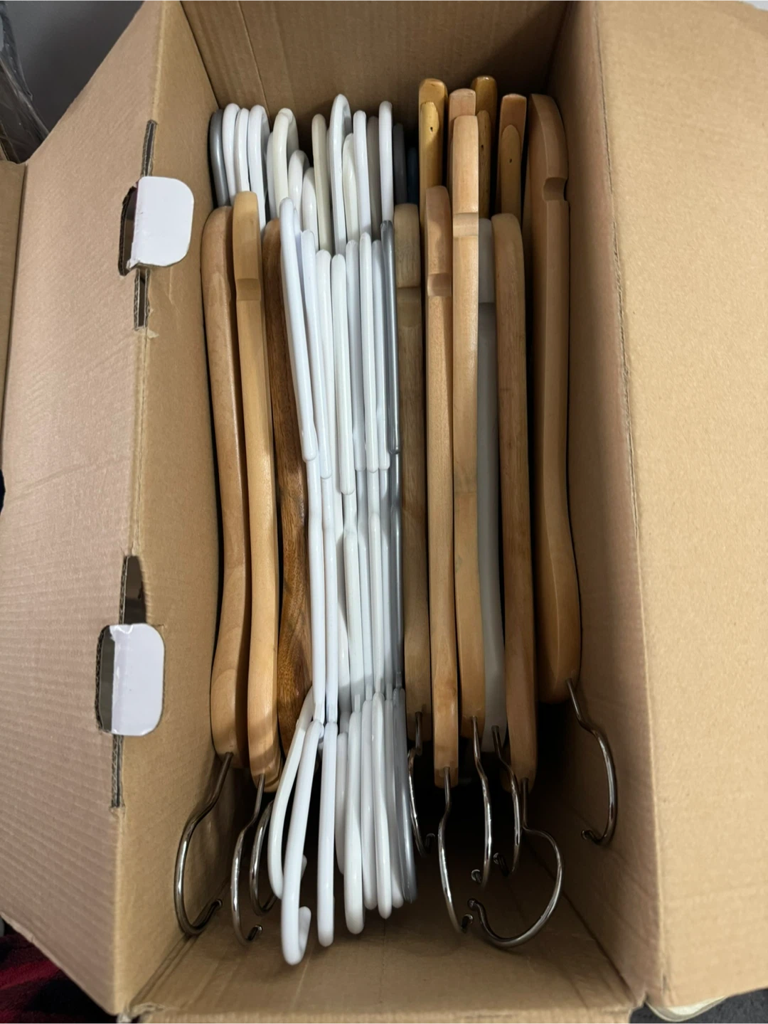 Clothes Hangers - Wood & Plastic - photo 4