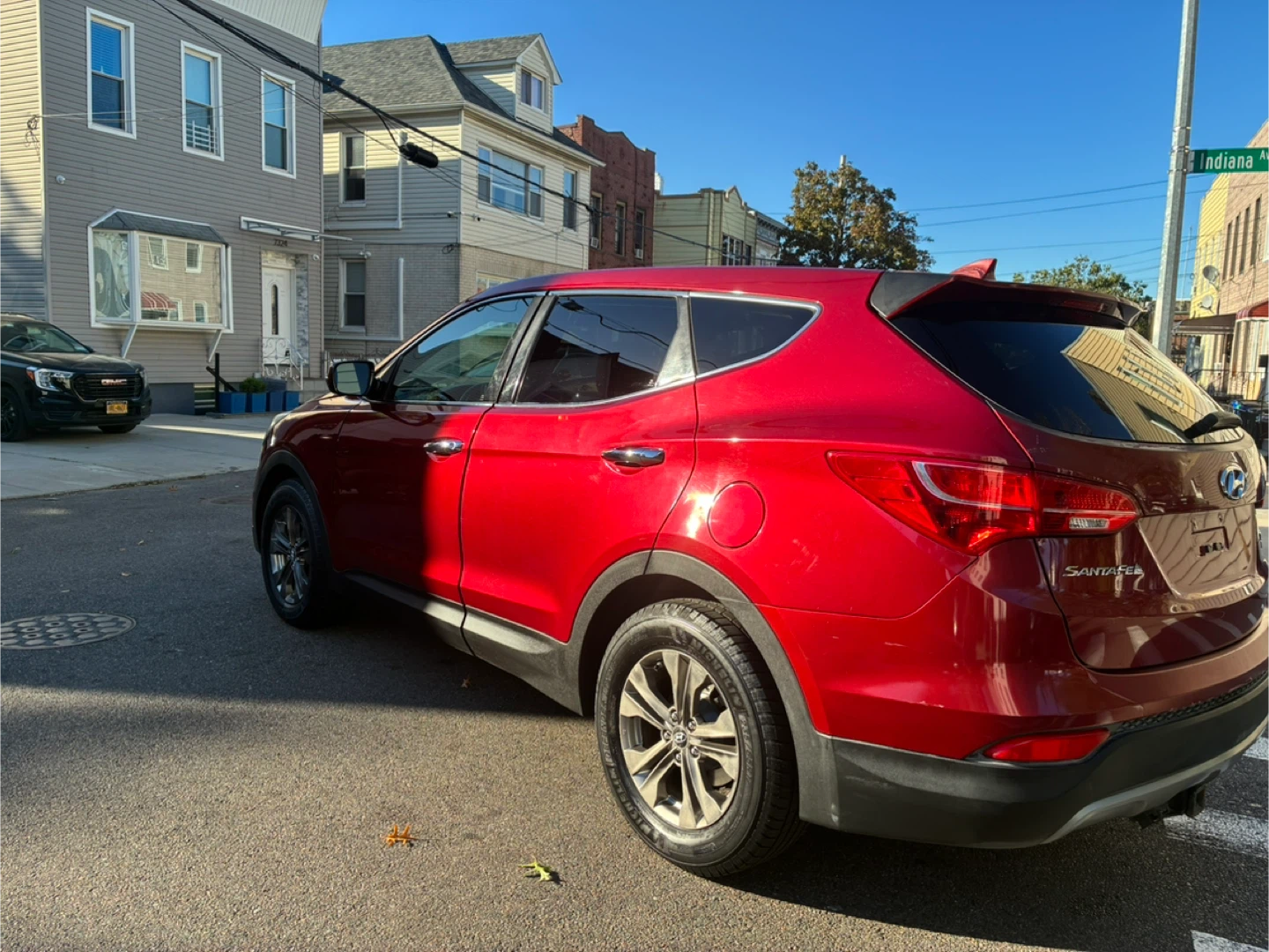 Hyundai Santa Fe - Red SUV - photo 4