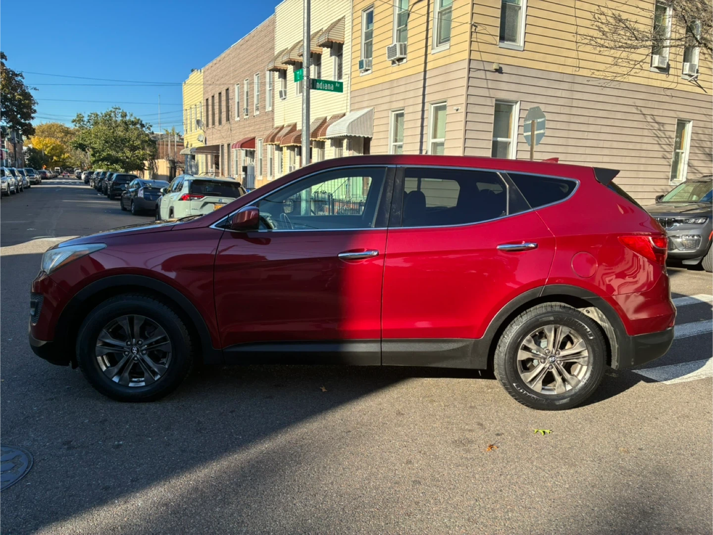 Hyundai Santa Fe - Red SUV - photo 5