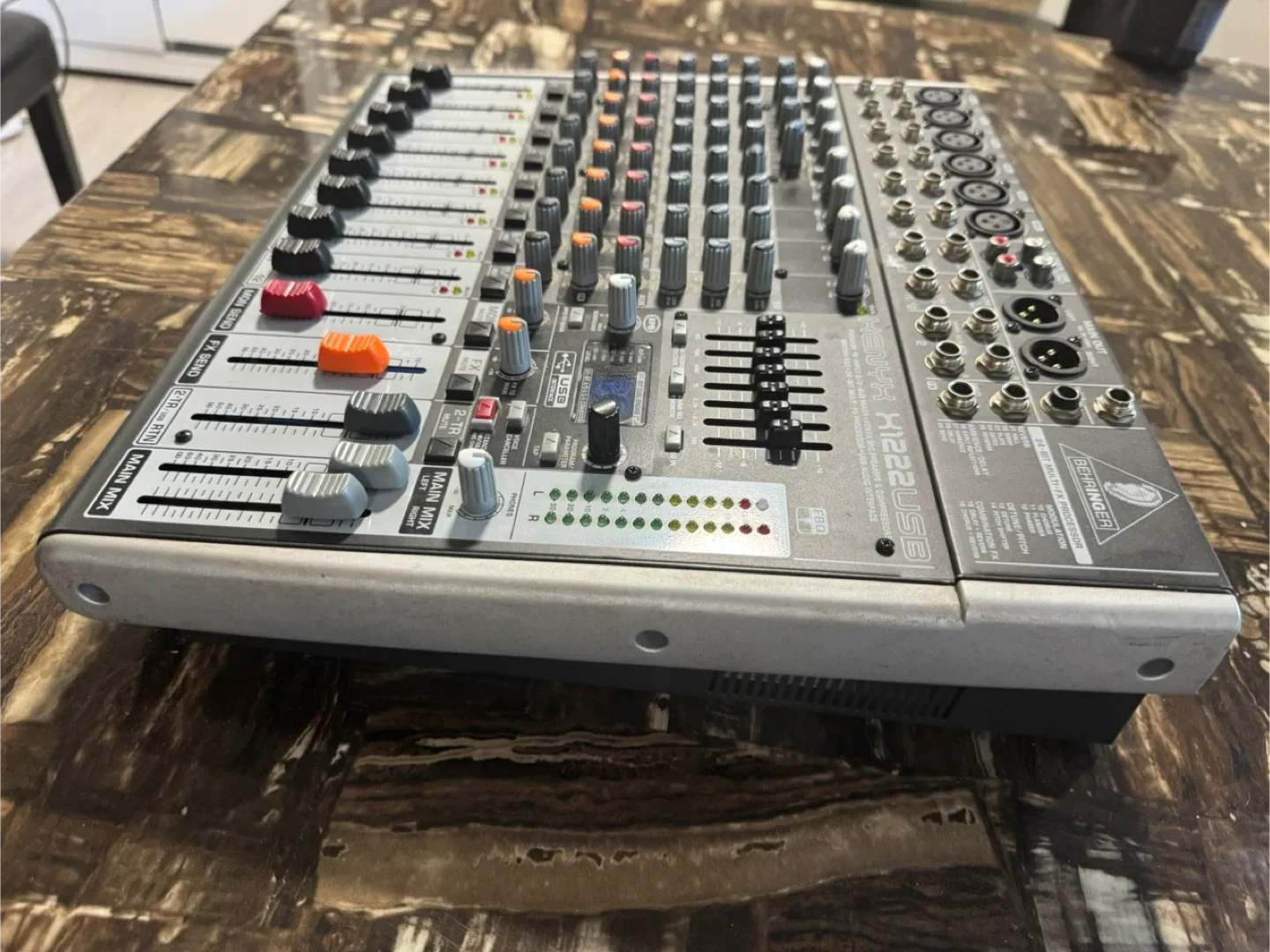 Behringer XENYX X1222USB image indicator(2)