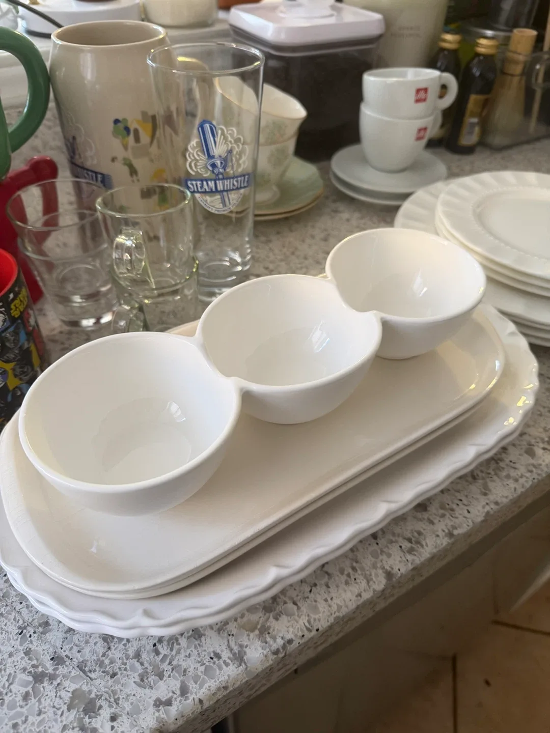 Mixed Lot of Dishes and Cups image indicator(2)