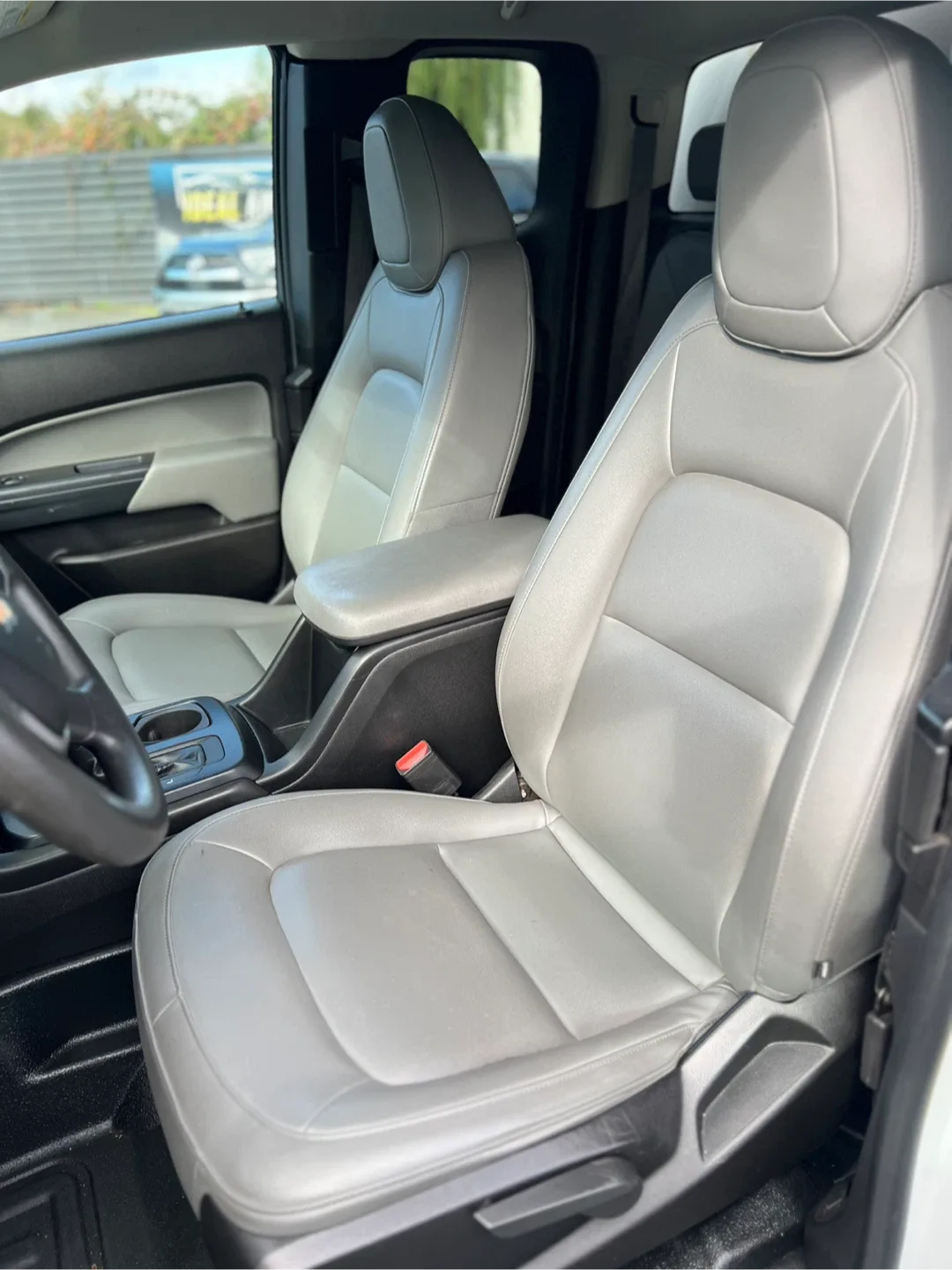 Chevrolet Colorado Truck image indicator(10)