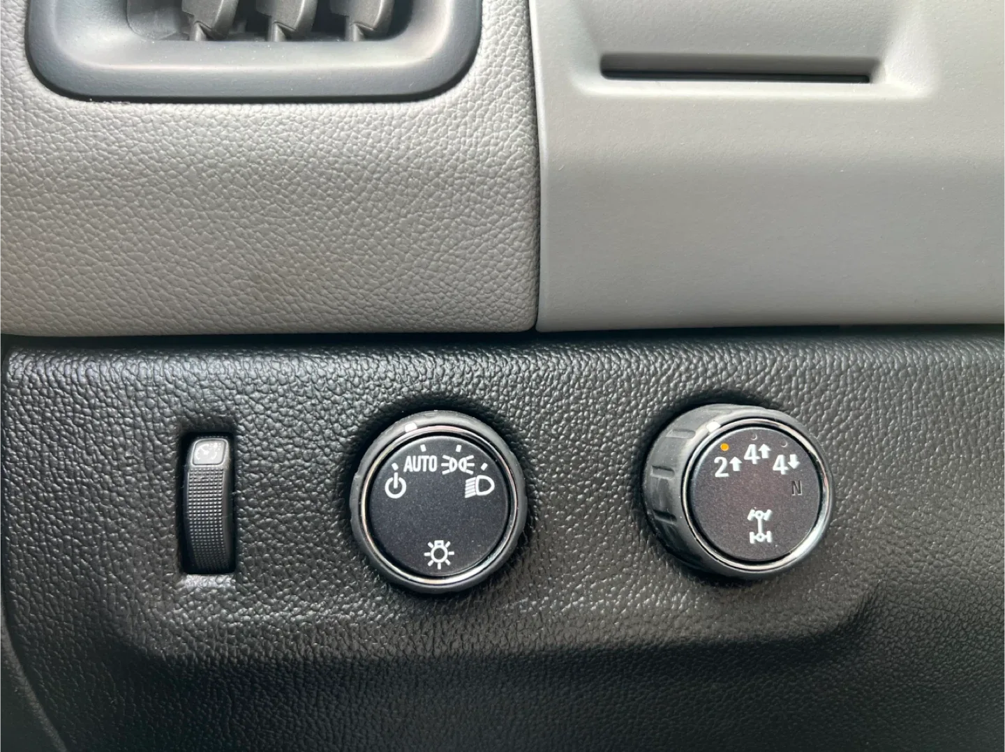 Chevrolet Colorado Truck image indicator(9)