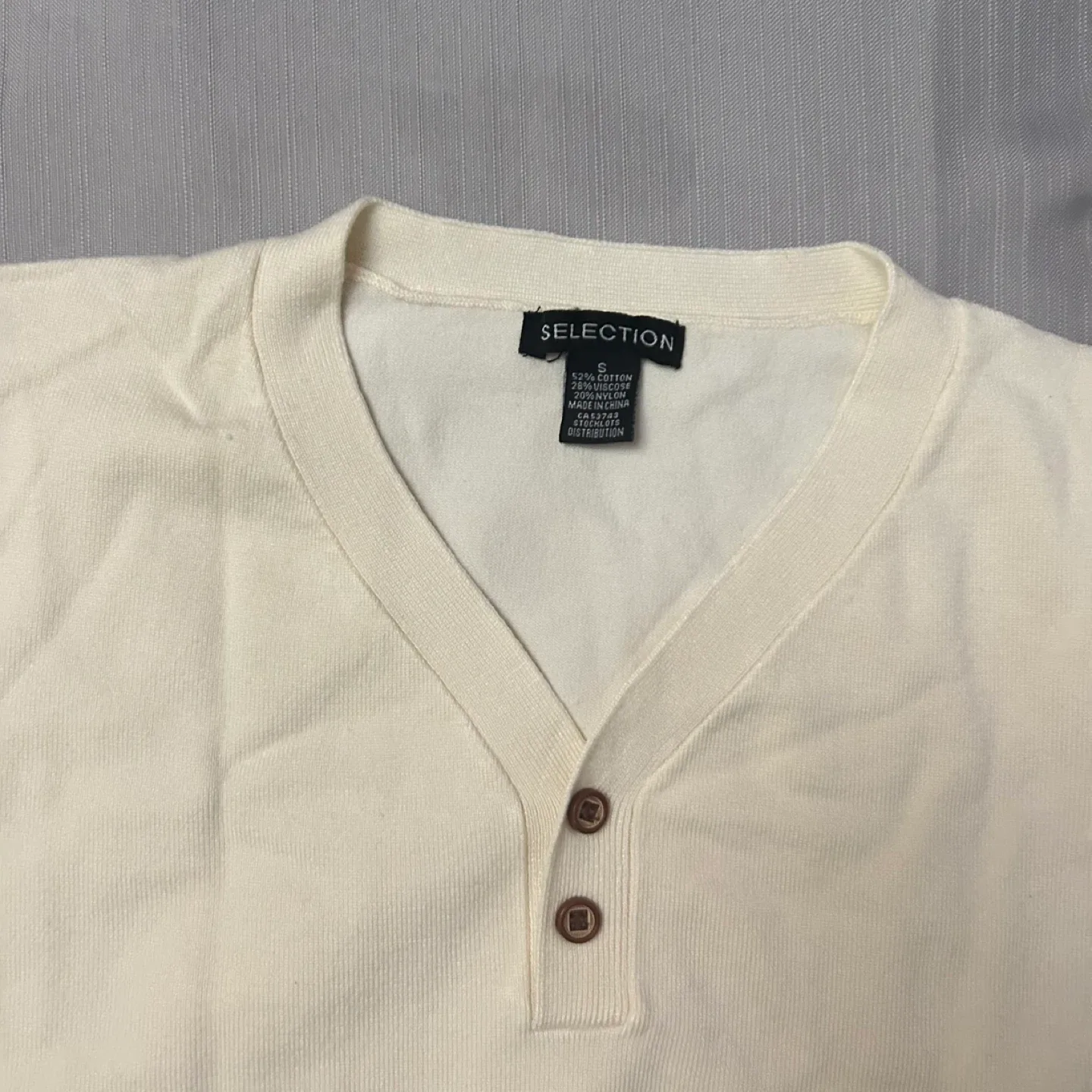 V-Neck Sweater image indicator(2)