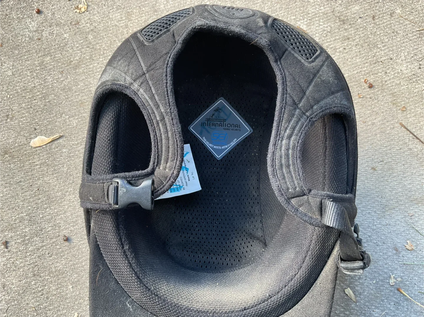 Antares Equestrian Helmet & Saddle Pads image indicator(2)