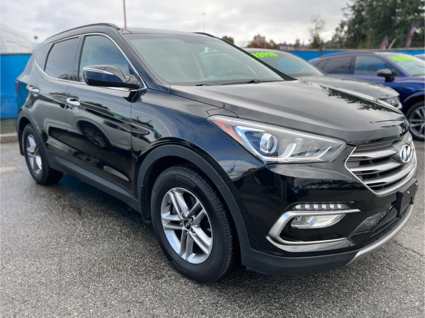 Black Hyundai Santa Fe Sport AWD image indicator(3)