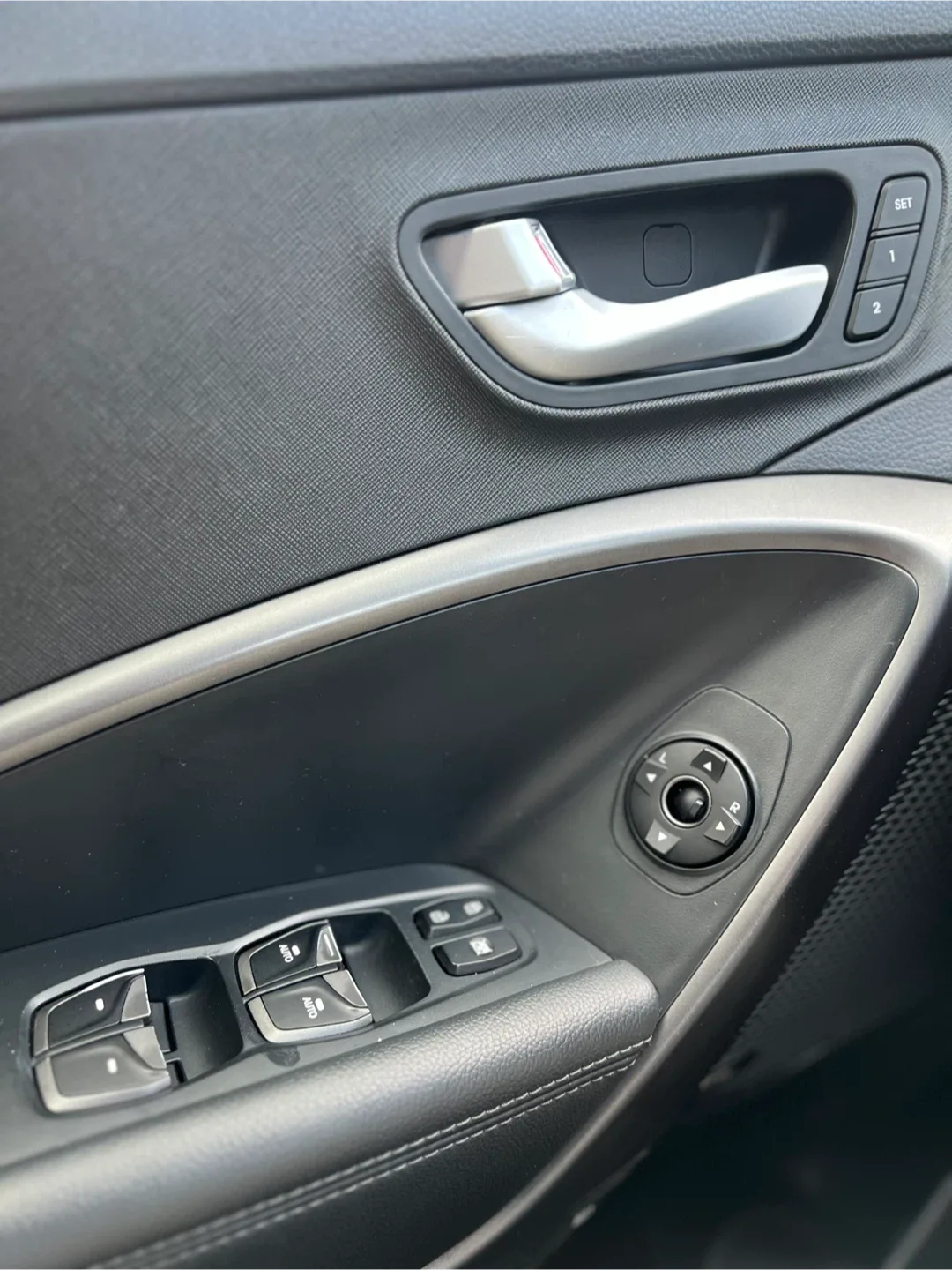 Black Hyundai Santa Fe Sport AWD image indicator(7)