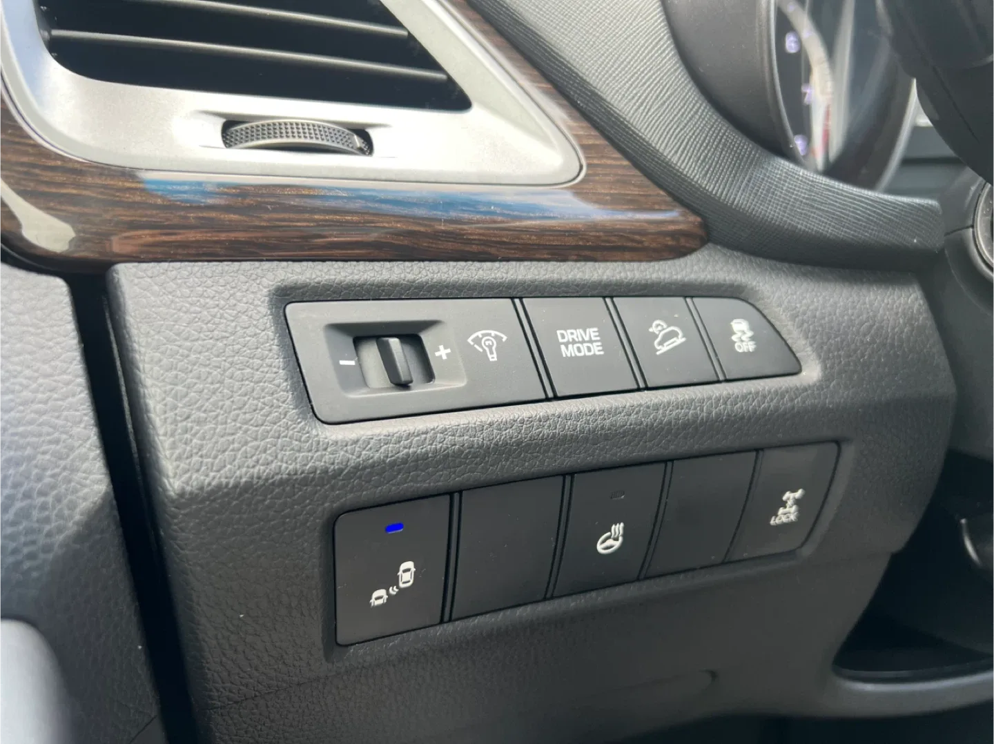 Black Hyundai Santa Fe Sport AWD image indicator(8)