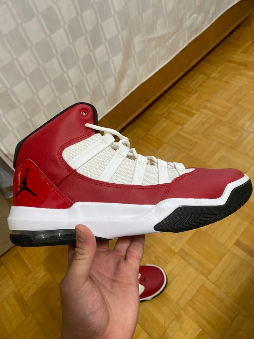 Jordan Max Aura 4 Red/White Size 11 image indicator(2)