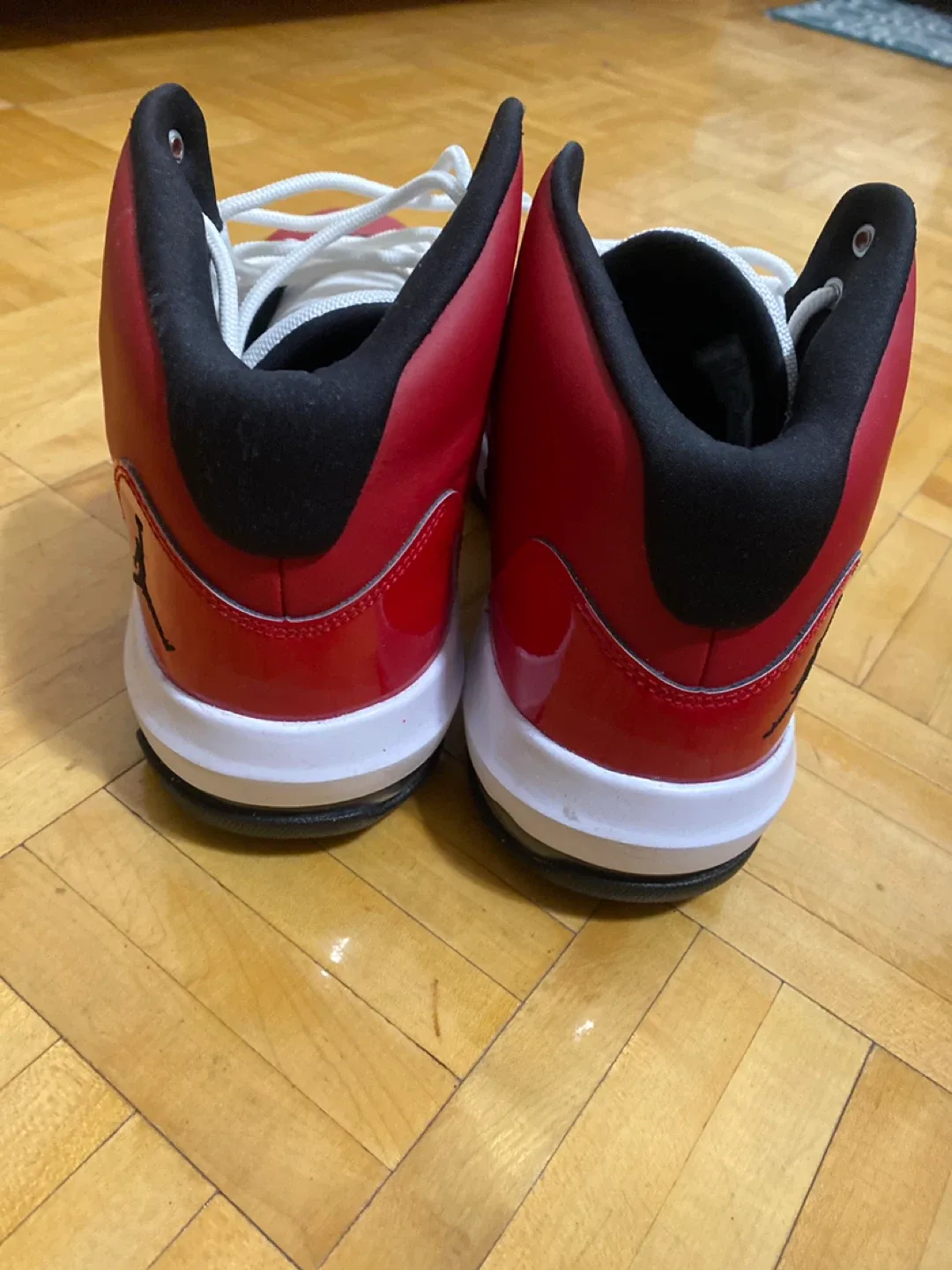 Jordan Max Aura 4 Red/White Size 11 image indicator(3)