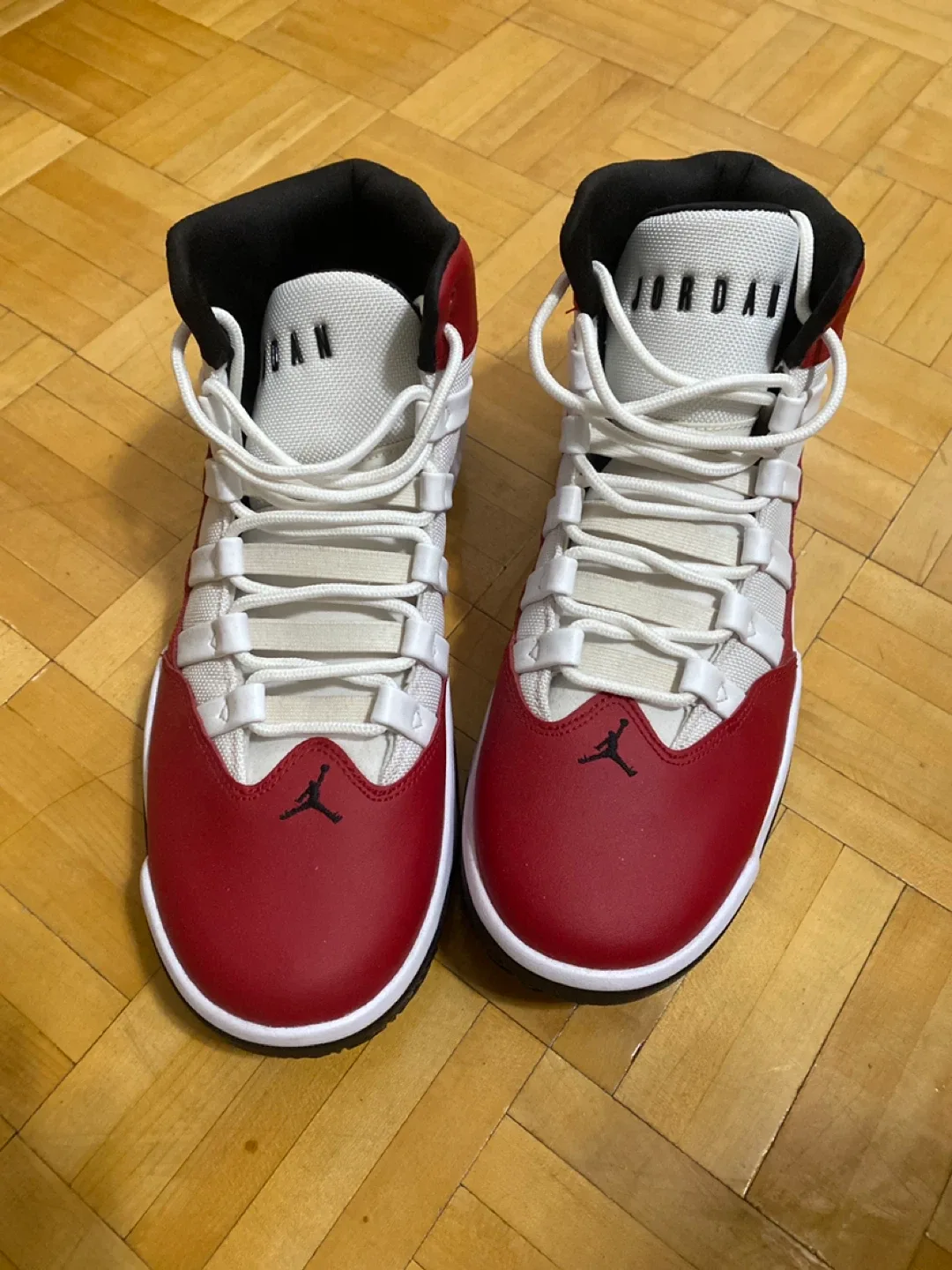 Jordan Max Aura 4 Red/White Size 11 image indicator(4)