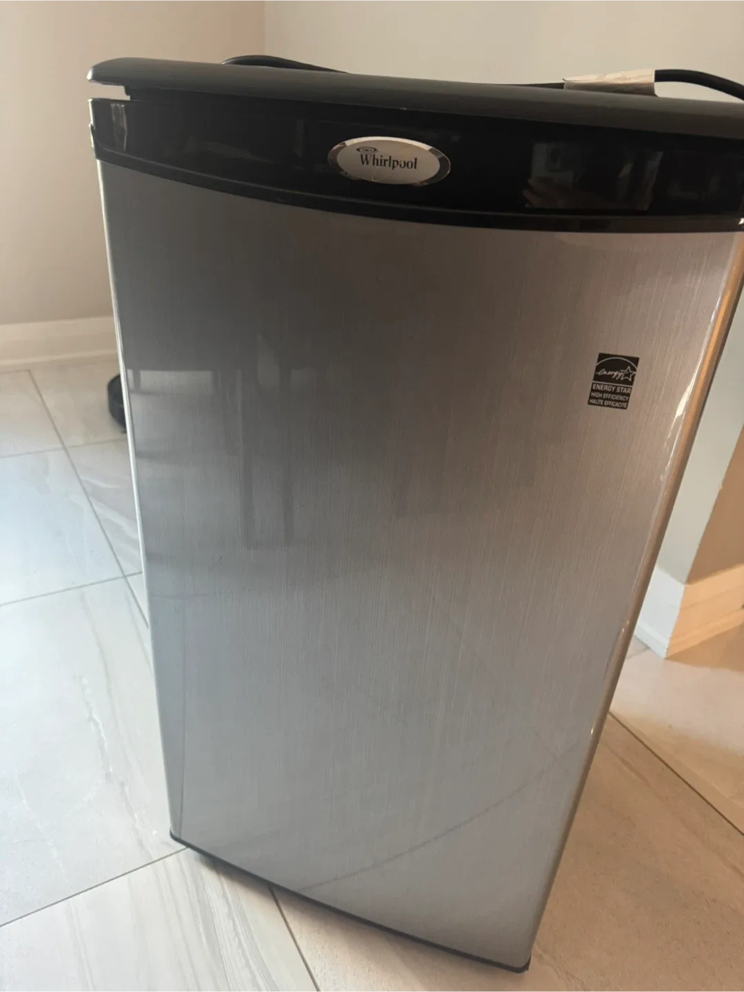 Whirlpool Mini Fridge - Great Condition! thumbnail