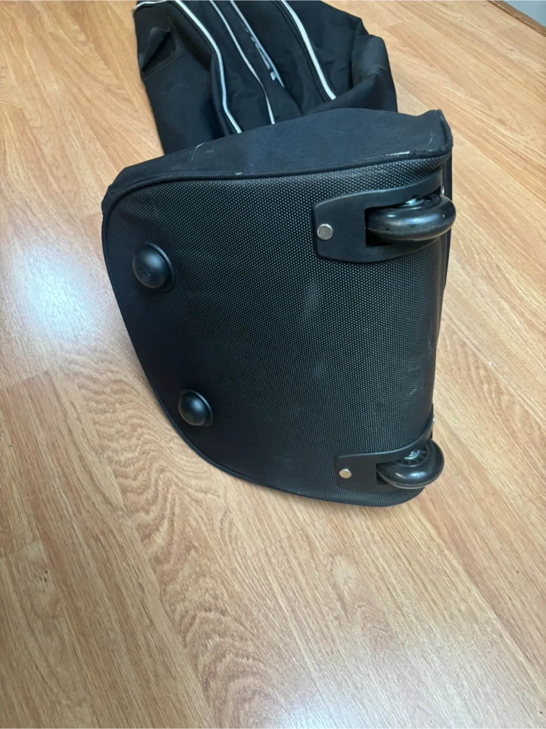 TourTrek Black Wheeled Golf Travel Bag image indicator(3)