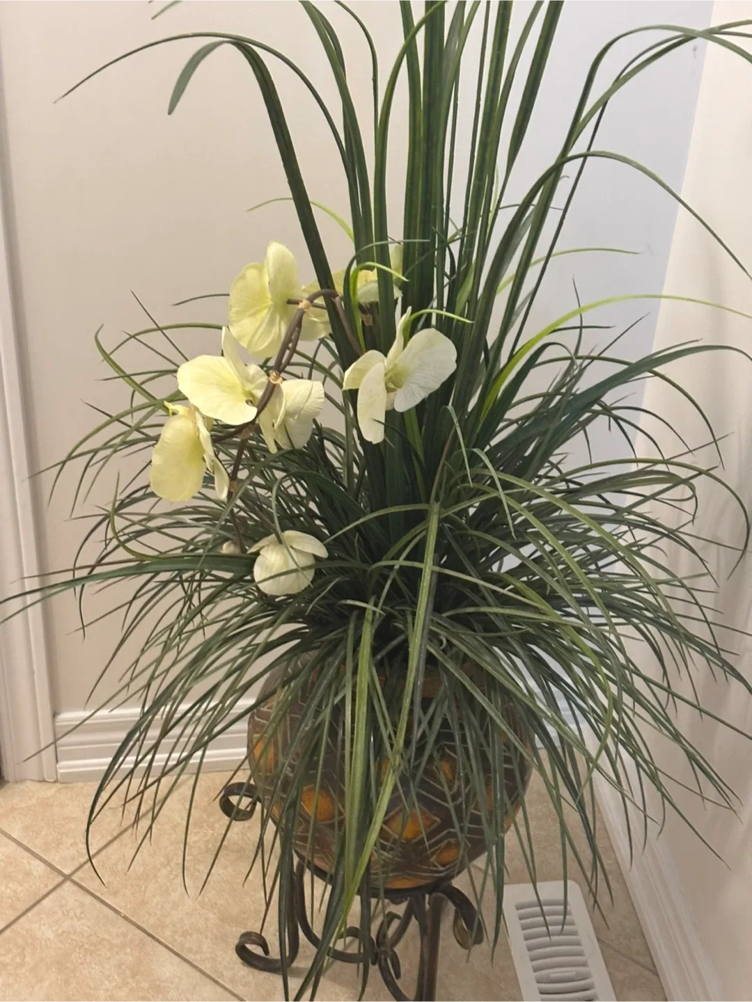 Floral Arrangement with Vase image indicator(2)