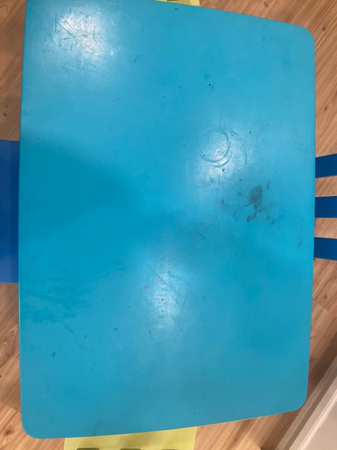 IKEA Children's Table with 4 Chairs image indicator(3)