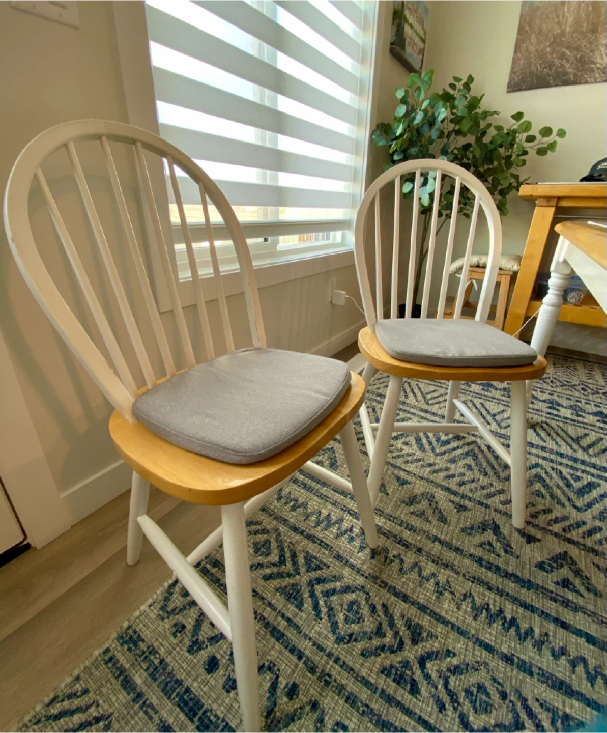Beautiful Tile Top Dining Table with 4 Chairs - photo 5