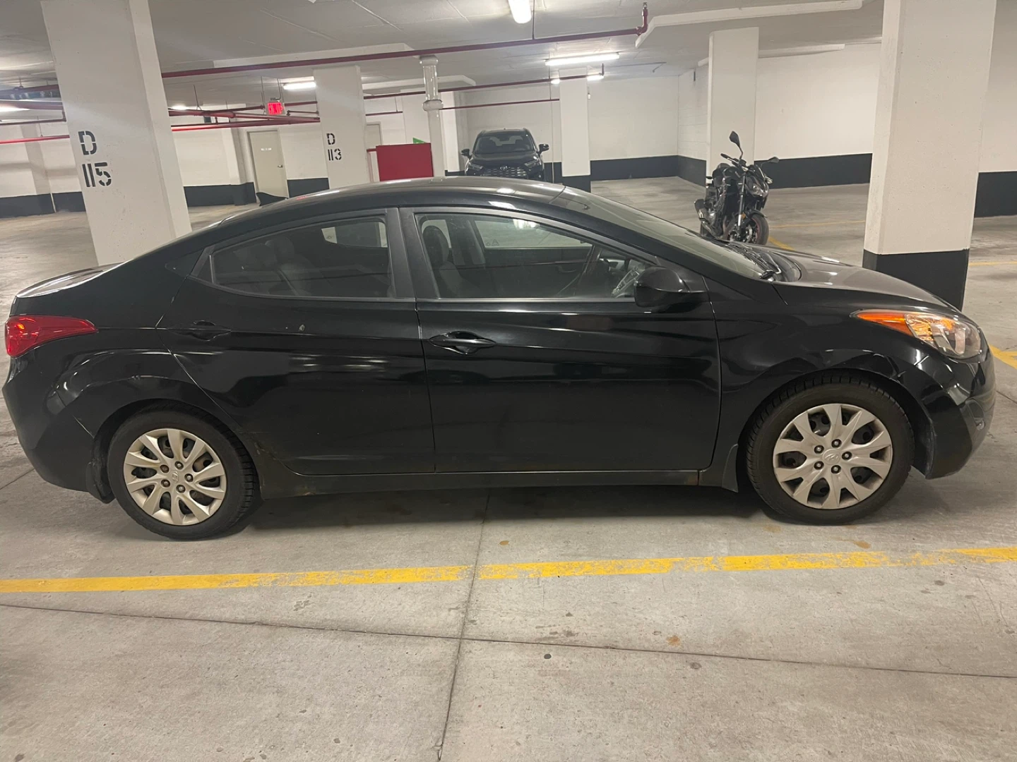 Hyundai Elantra - Black Sedan - photo 2